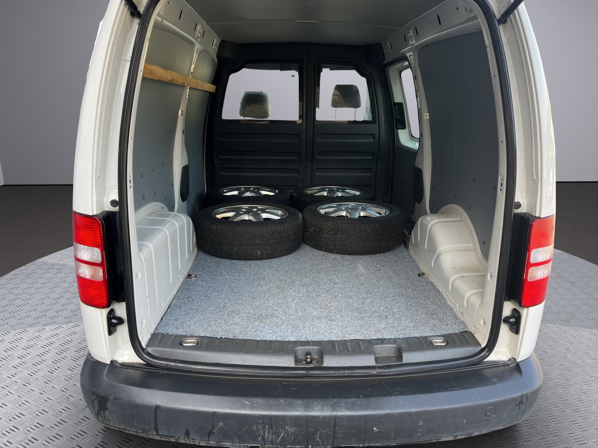 VW Caddy Maxi 1.6 TDI-image-13