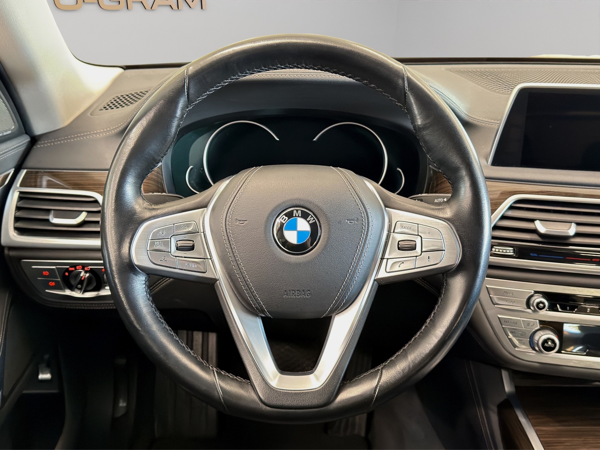 BMW 730d xDrive Steptronic-image-18