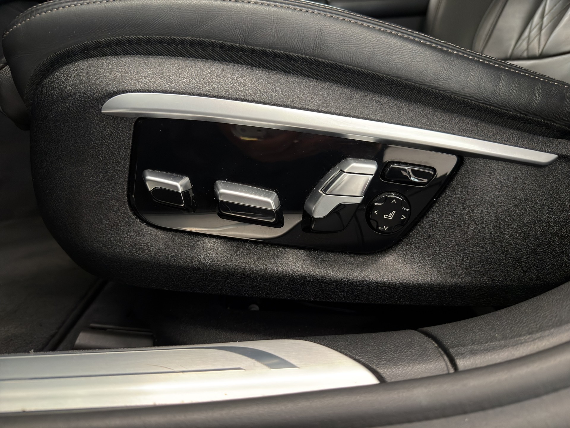 BMW 730d xDrive Steptronic-image-22