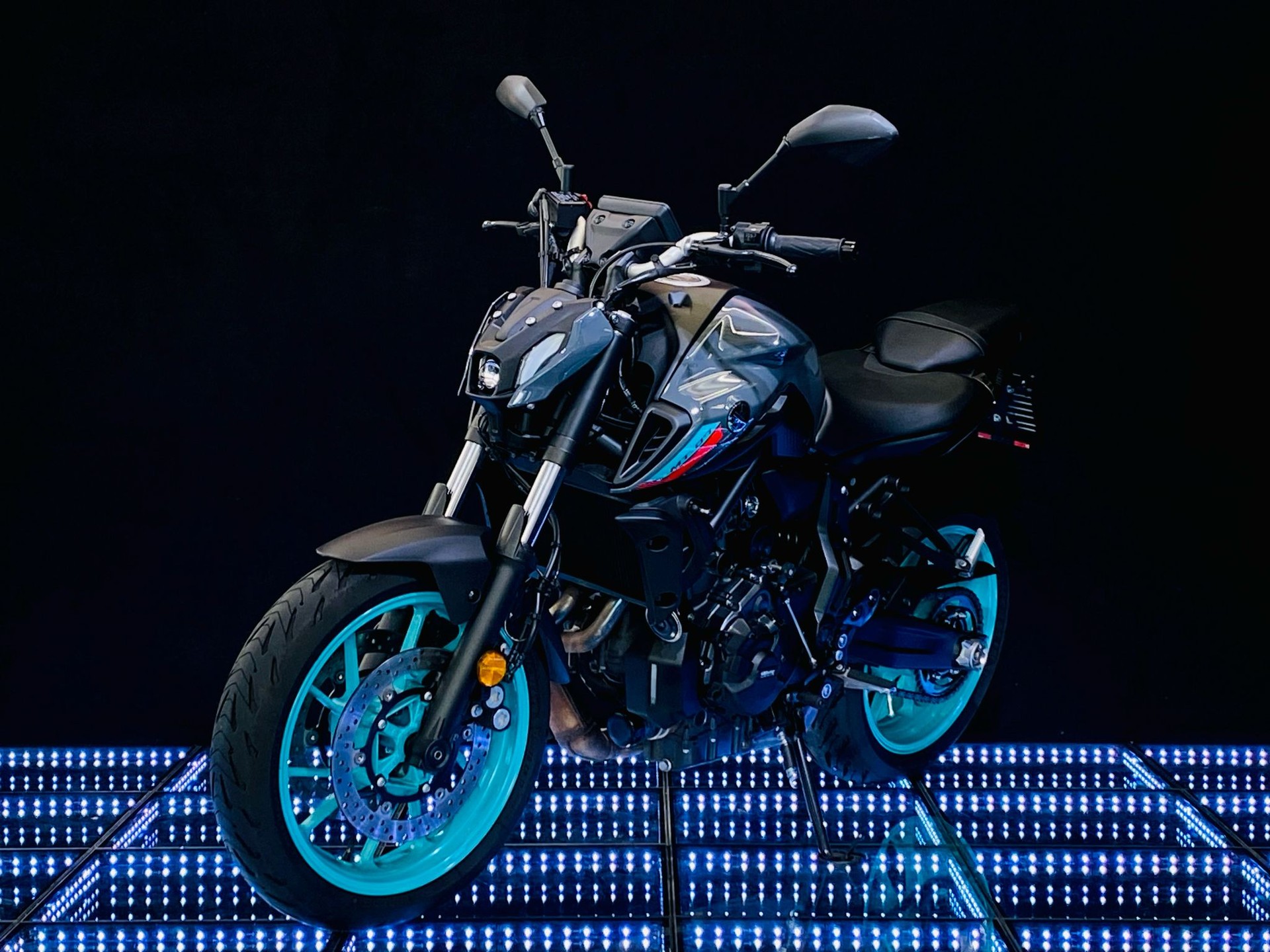 YAMAHA MT-07 ABS (35kW)-showroom-element-1
