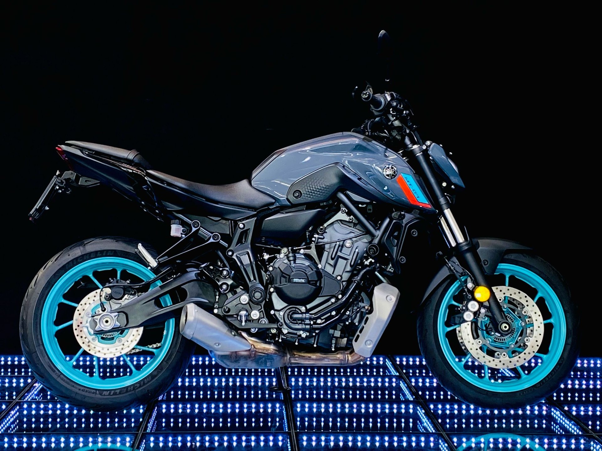 YAMAHA MT-07 ABS (35kW)-showroom-element-2