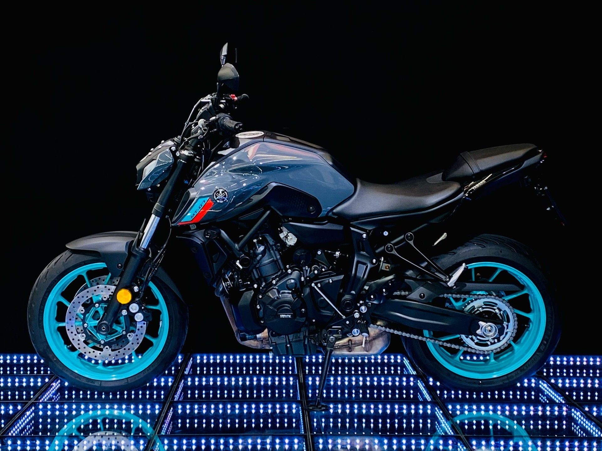 YAMAHA MT-07 ABS (35kW)-showroom-element-3
