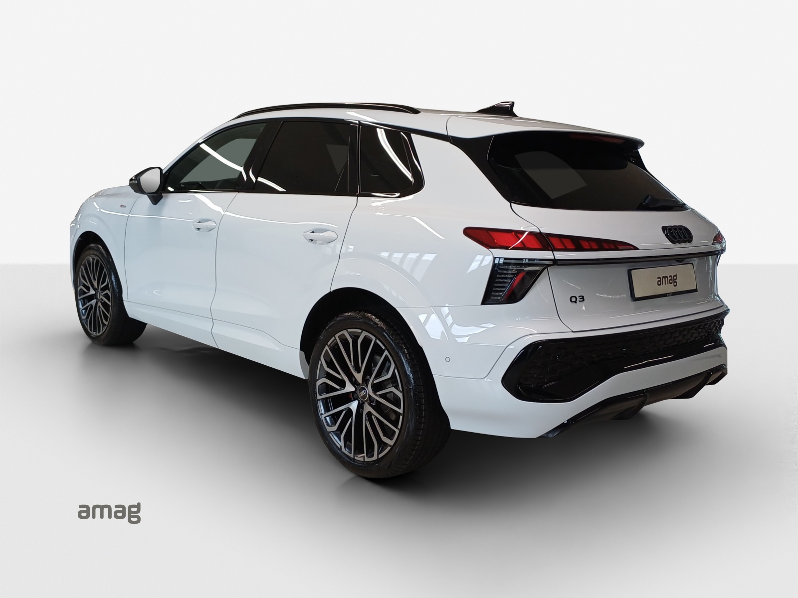 AUDI Q3 SUV 110 kW TFSI S tronic-image-2