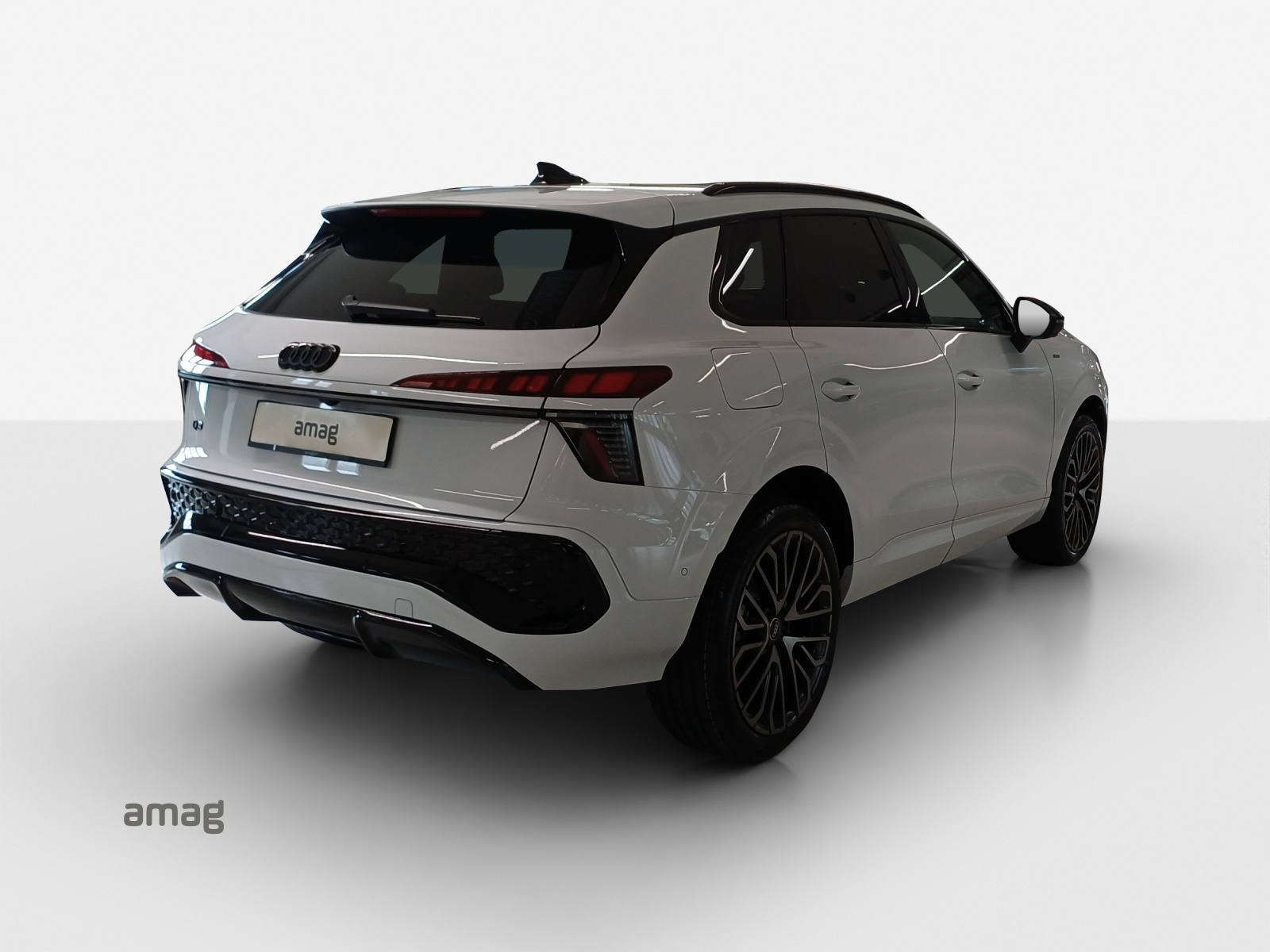 AUDI Q3 SUV 110 kW TFSI S tronic-image-4