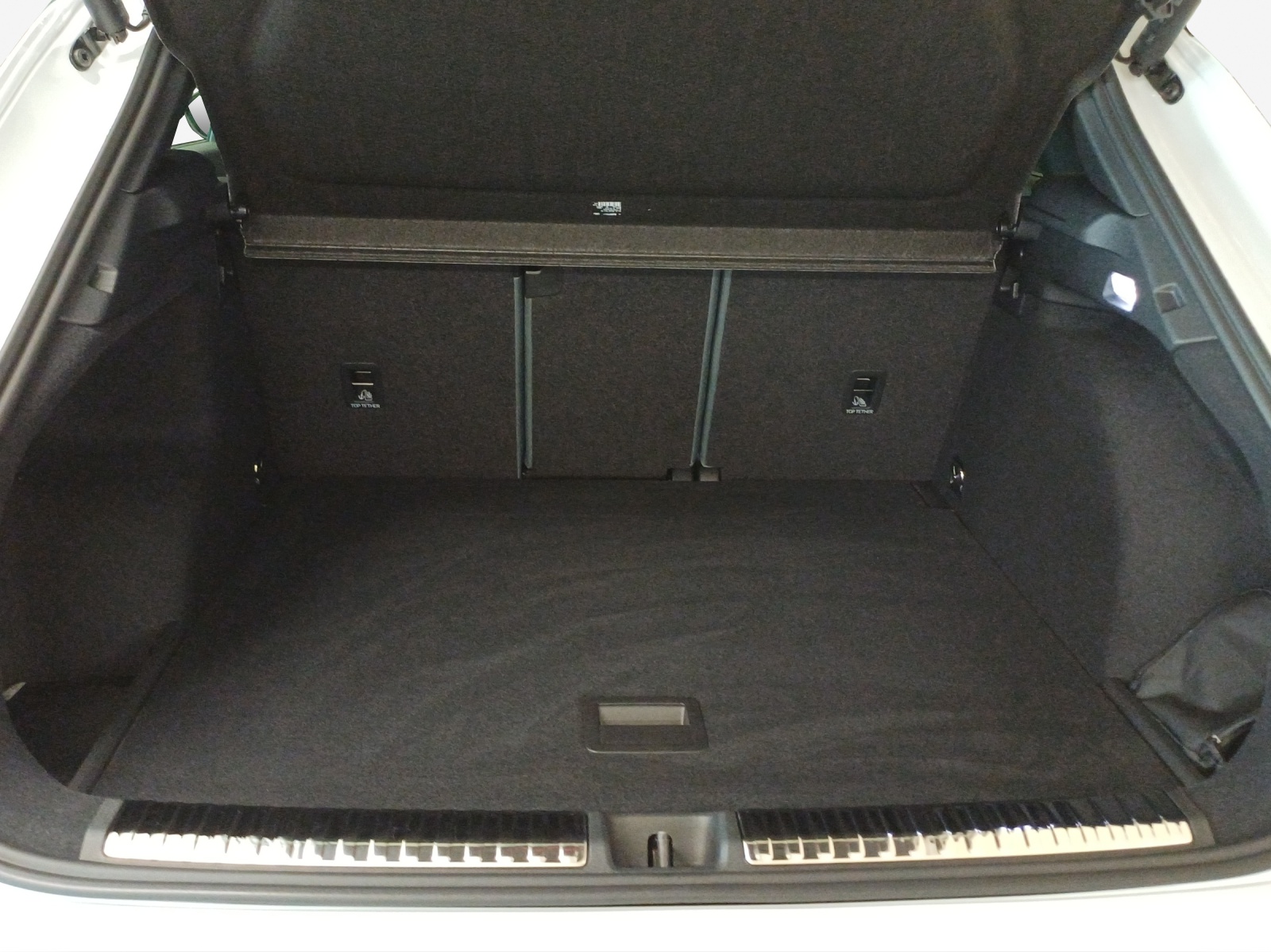 AUDI Q3 SUV 110 kW TFSI S tronic-image-12