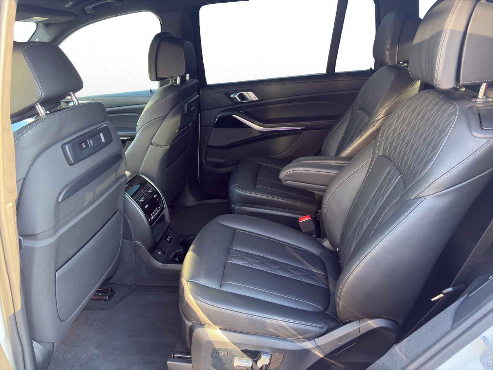 BMW X7 M50d-image-13