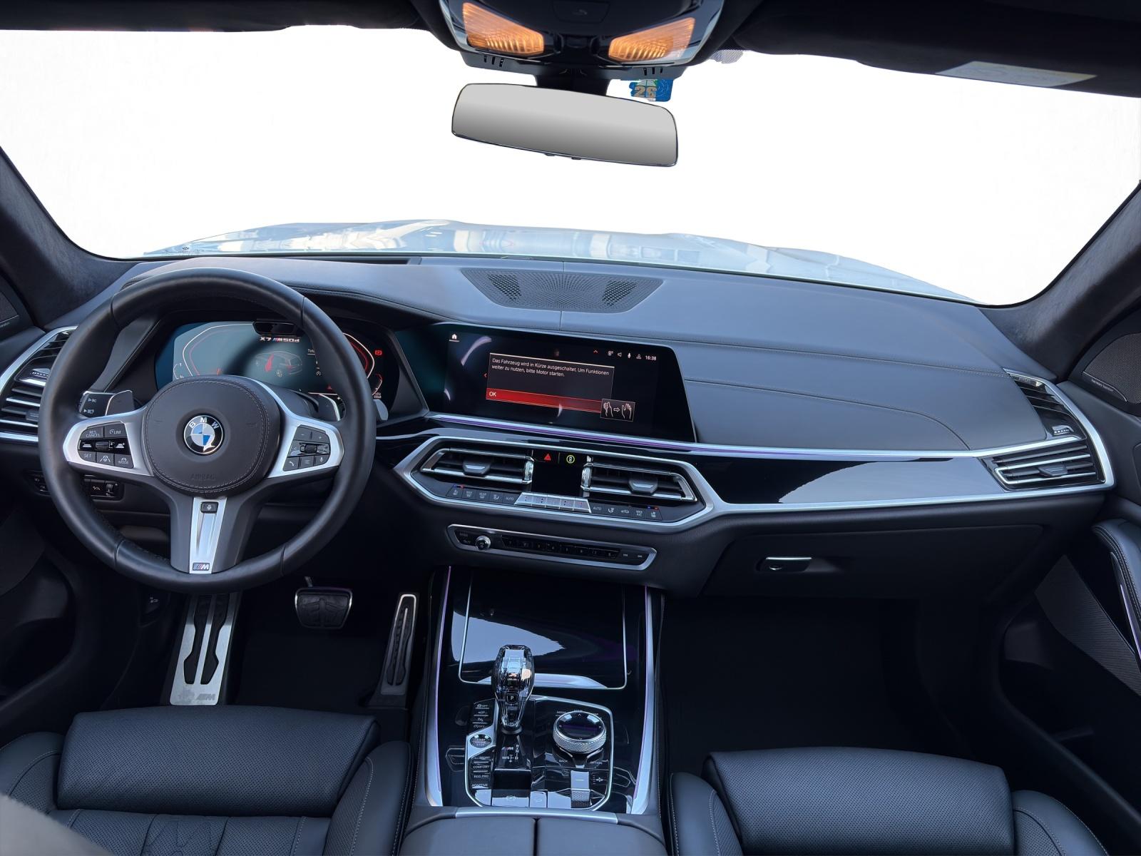 BMW X7 M50d-image-12