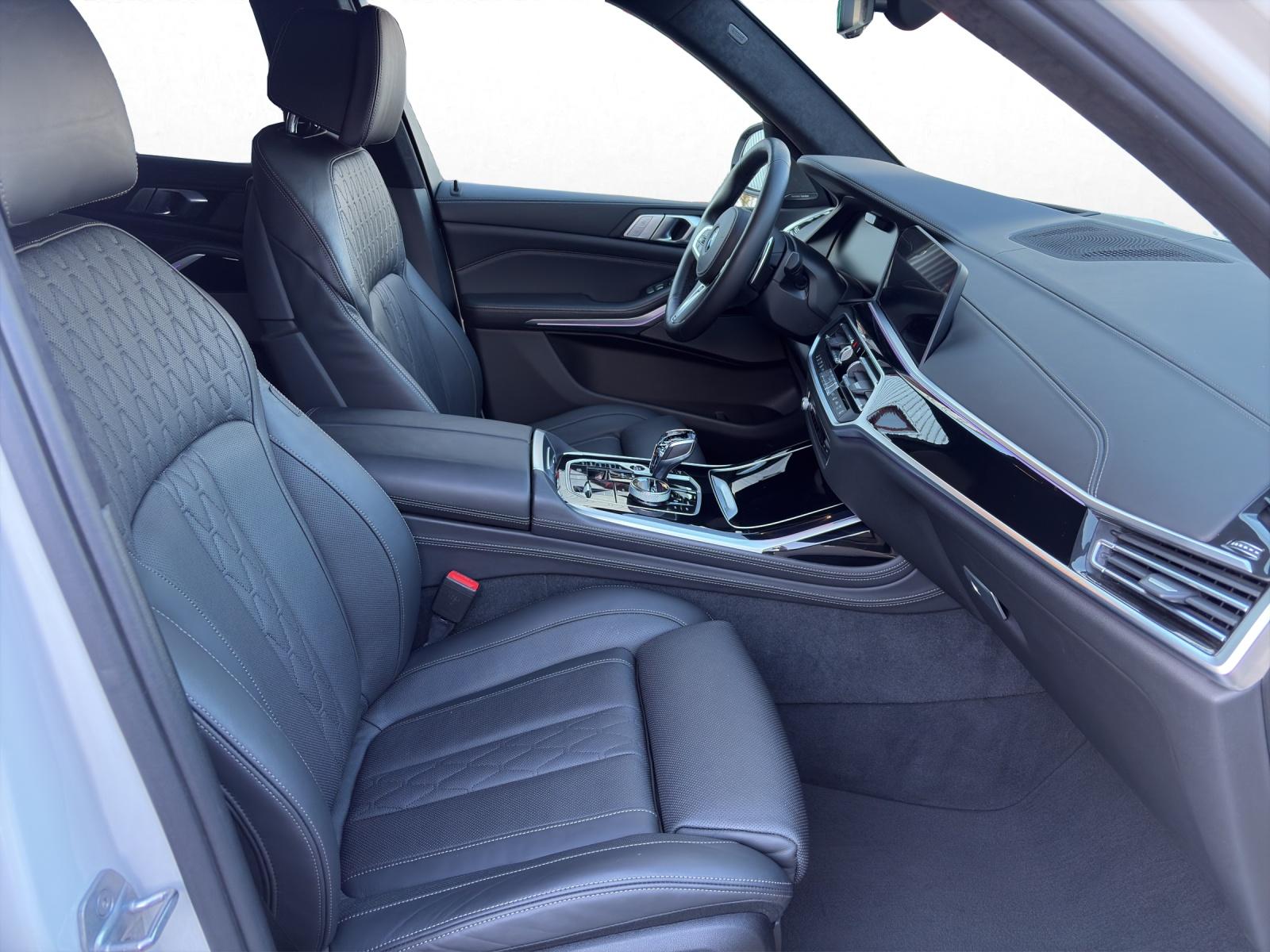 BMW X7 M50d-image-15