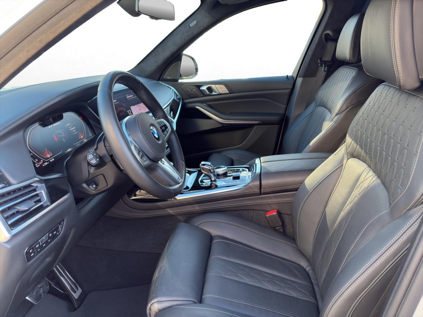 BMW X7 M50d-image-9