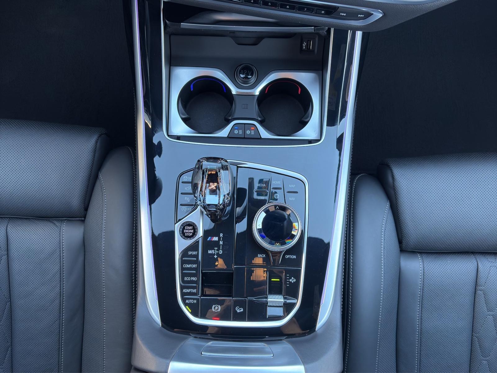 BMW X7 M50d-image-18