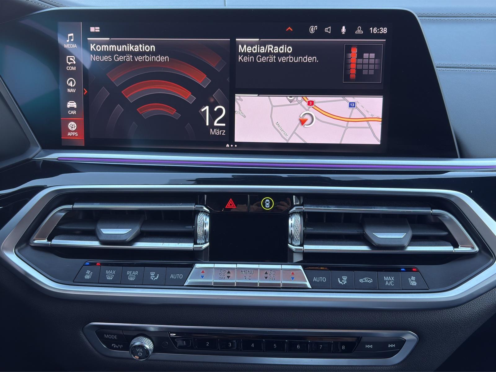 BMW X7 M50d-image-11
