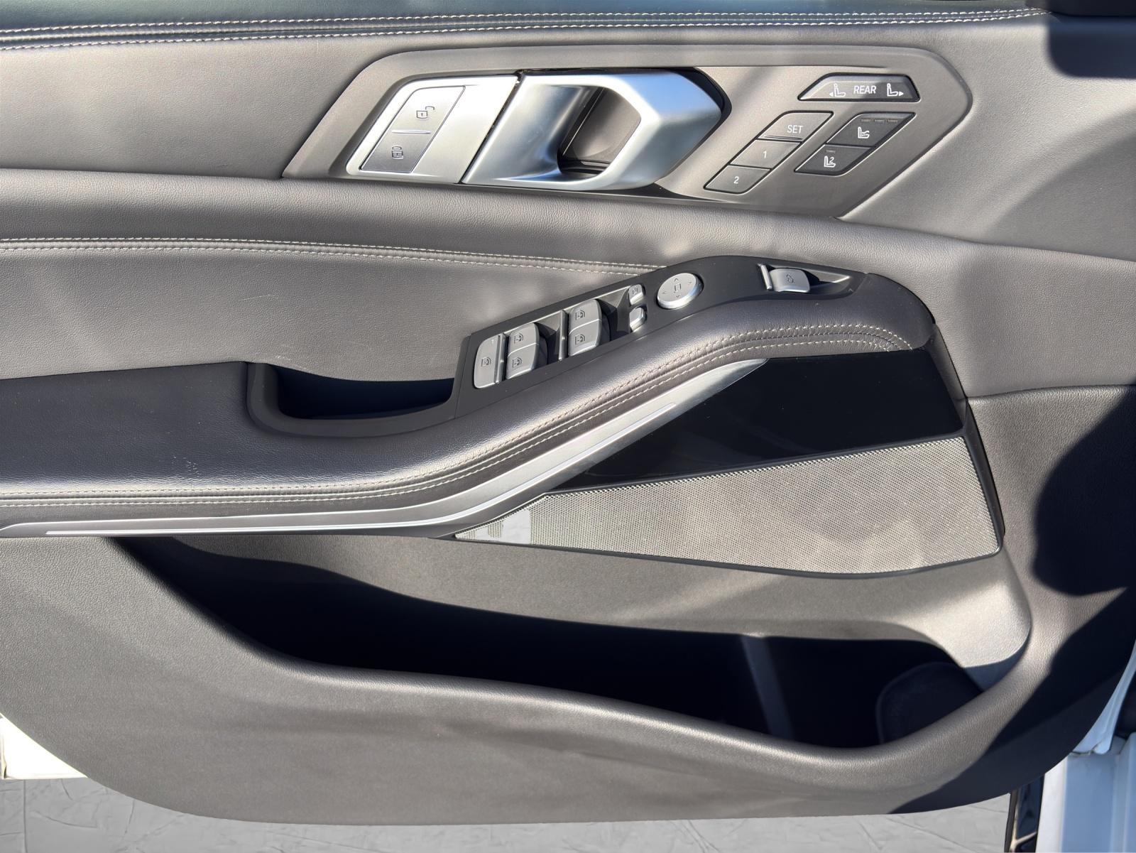 BMW X7 M50d-image-16