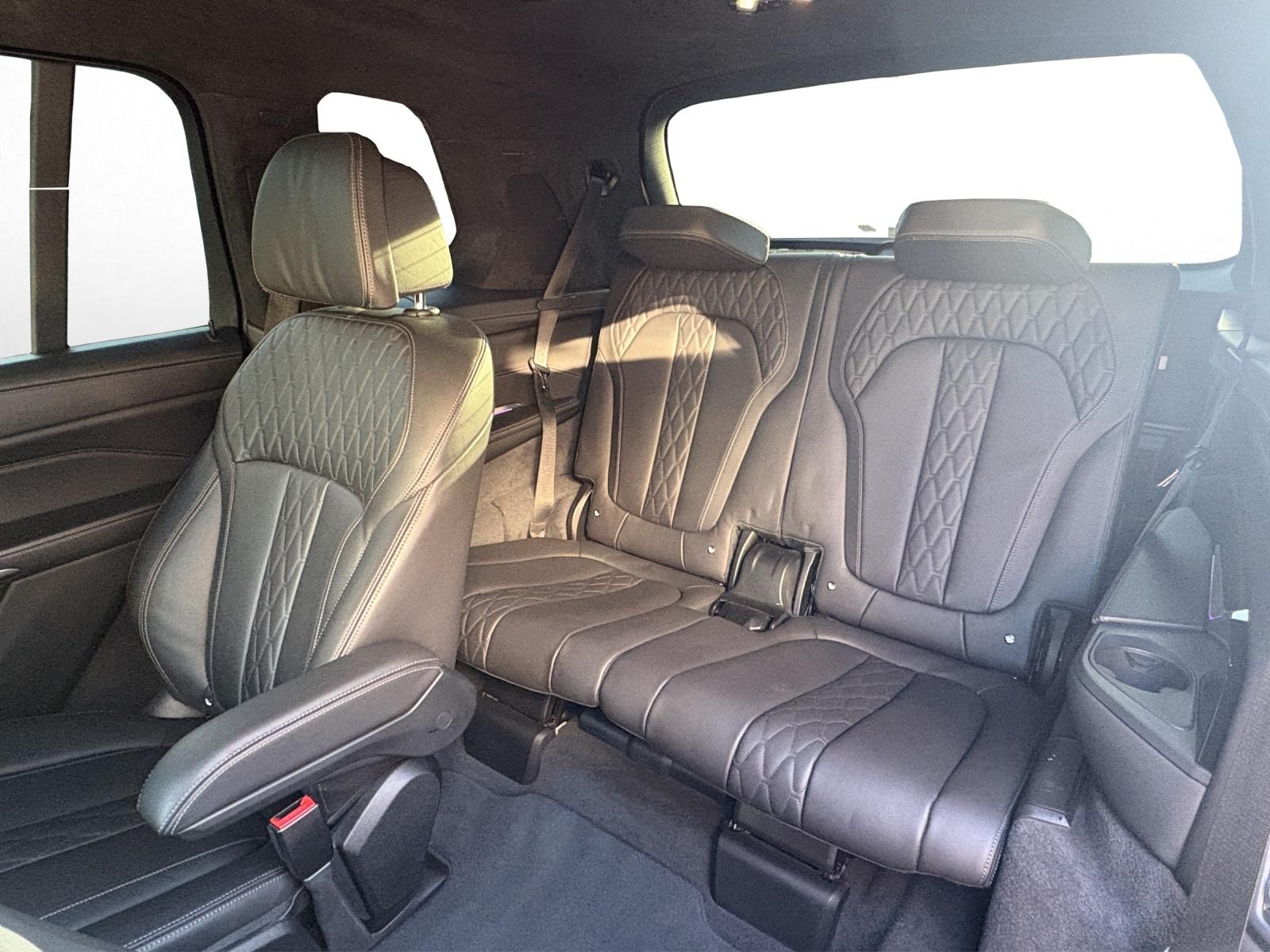 BMW X7 M50d-image-14