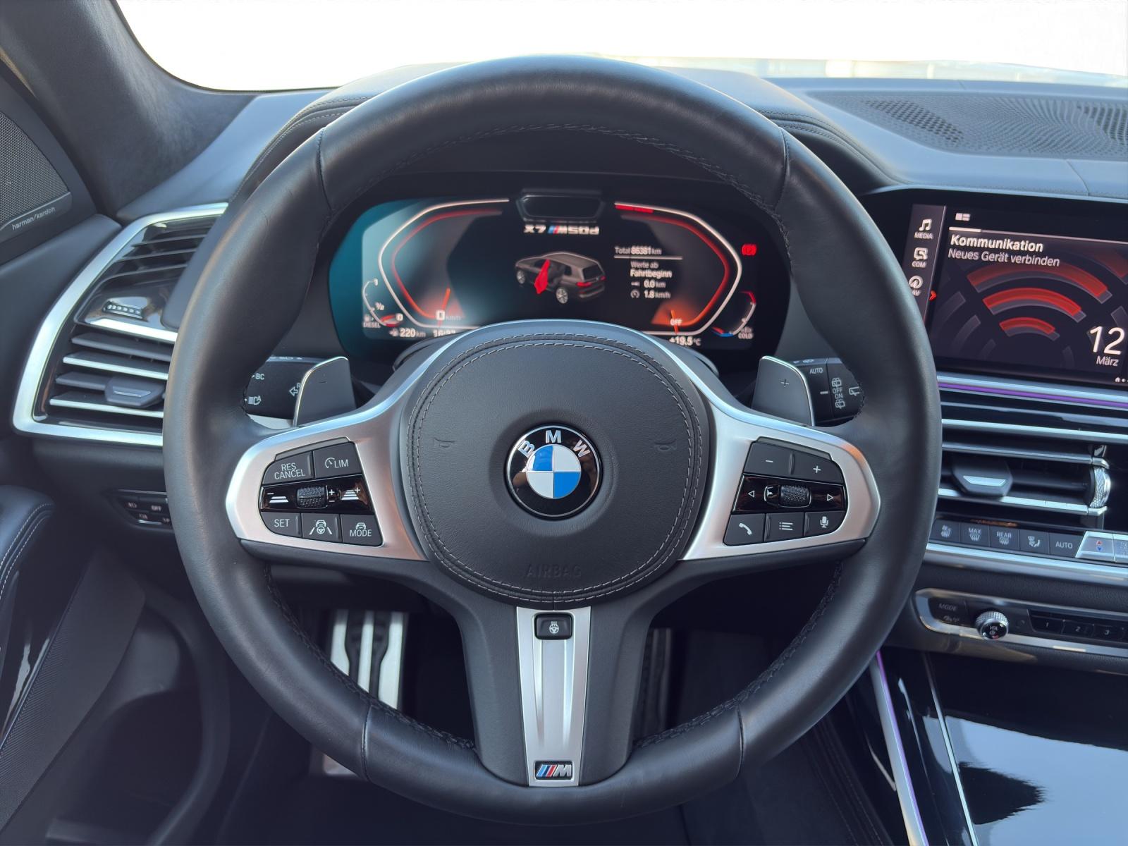 BMW X7 M50d-image-10