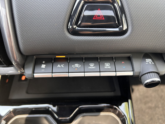 TOYOTA Urban Cr.61kWh Prem. AWD-image-9