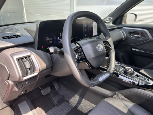 TOYOTA Urban Cr.61kWh Prem. AWD-image-7