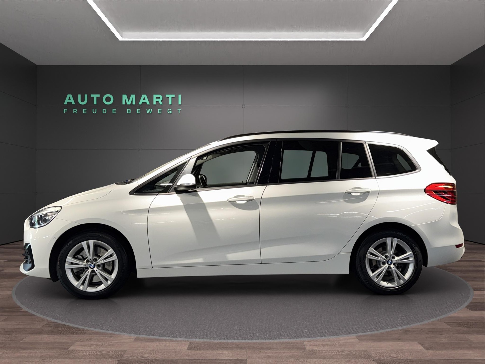 BMW 218d xDrive Gran Tourer-image-1