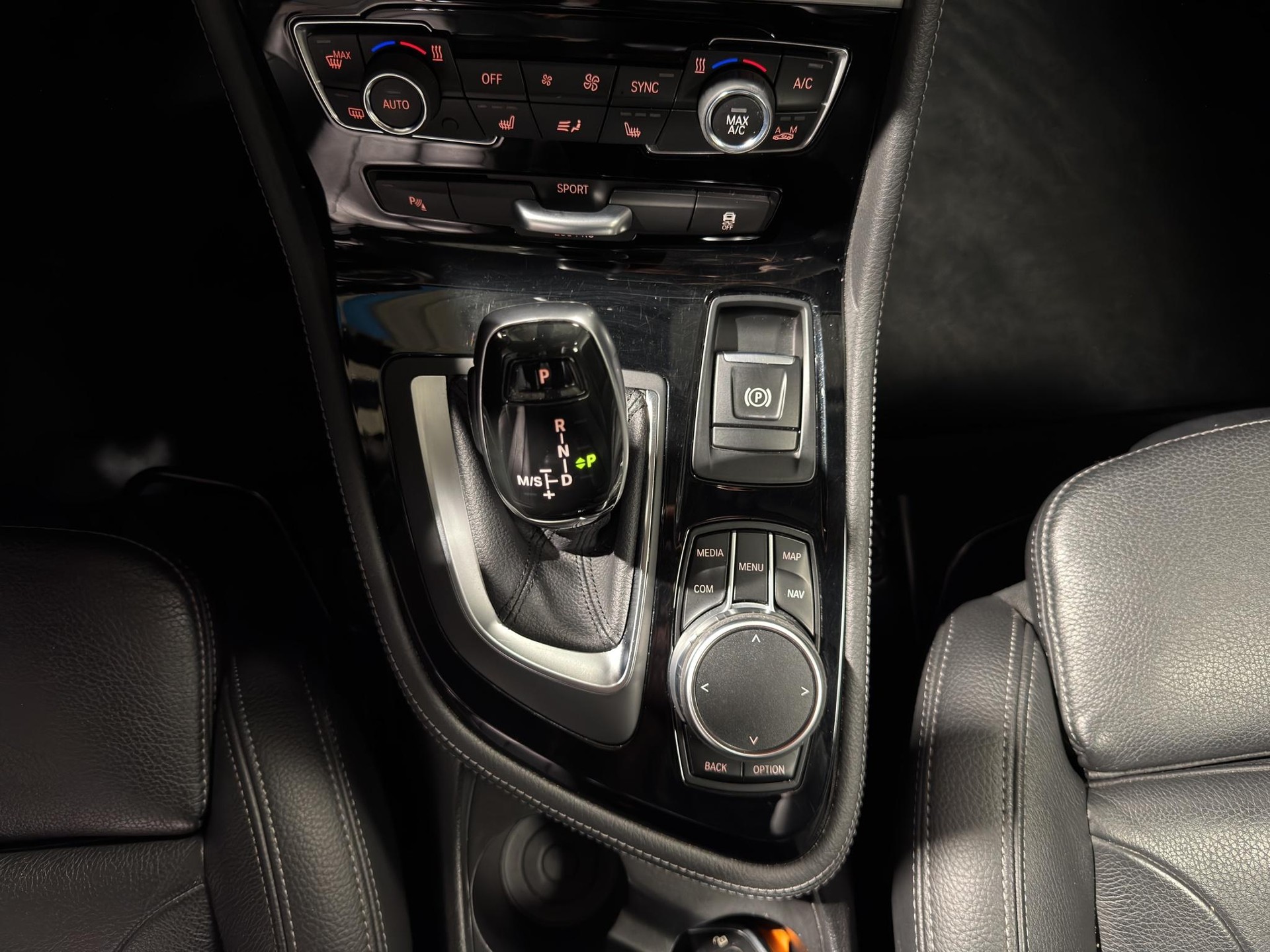 BMW 218d xDrive Gran Tourer-image-10