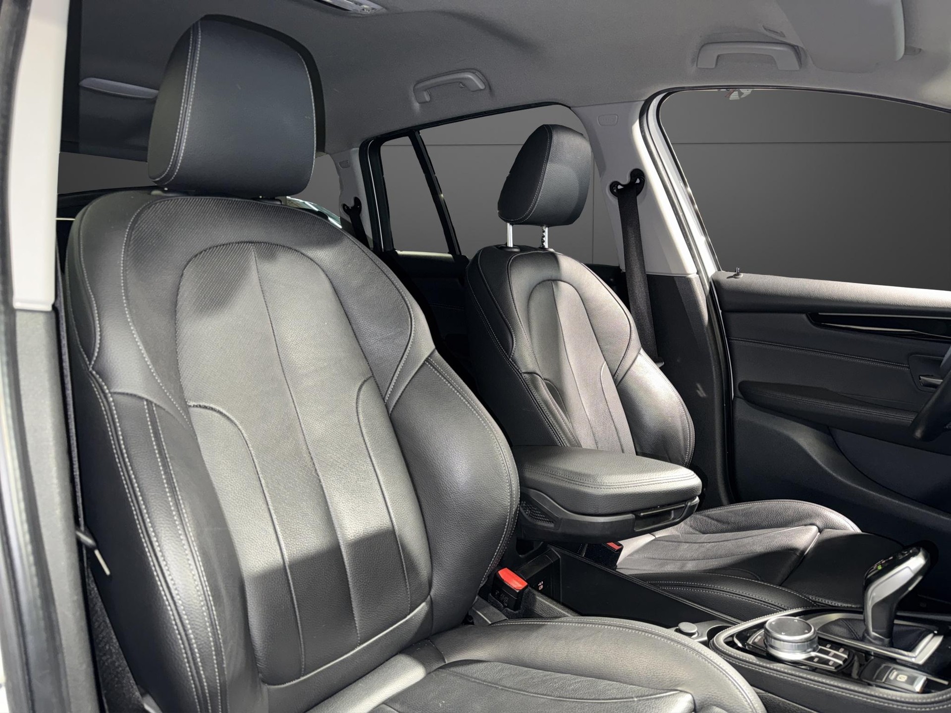 BMW 218d xDrive Gran Tourer-image-17