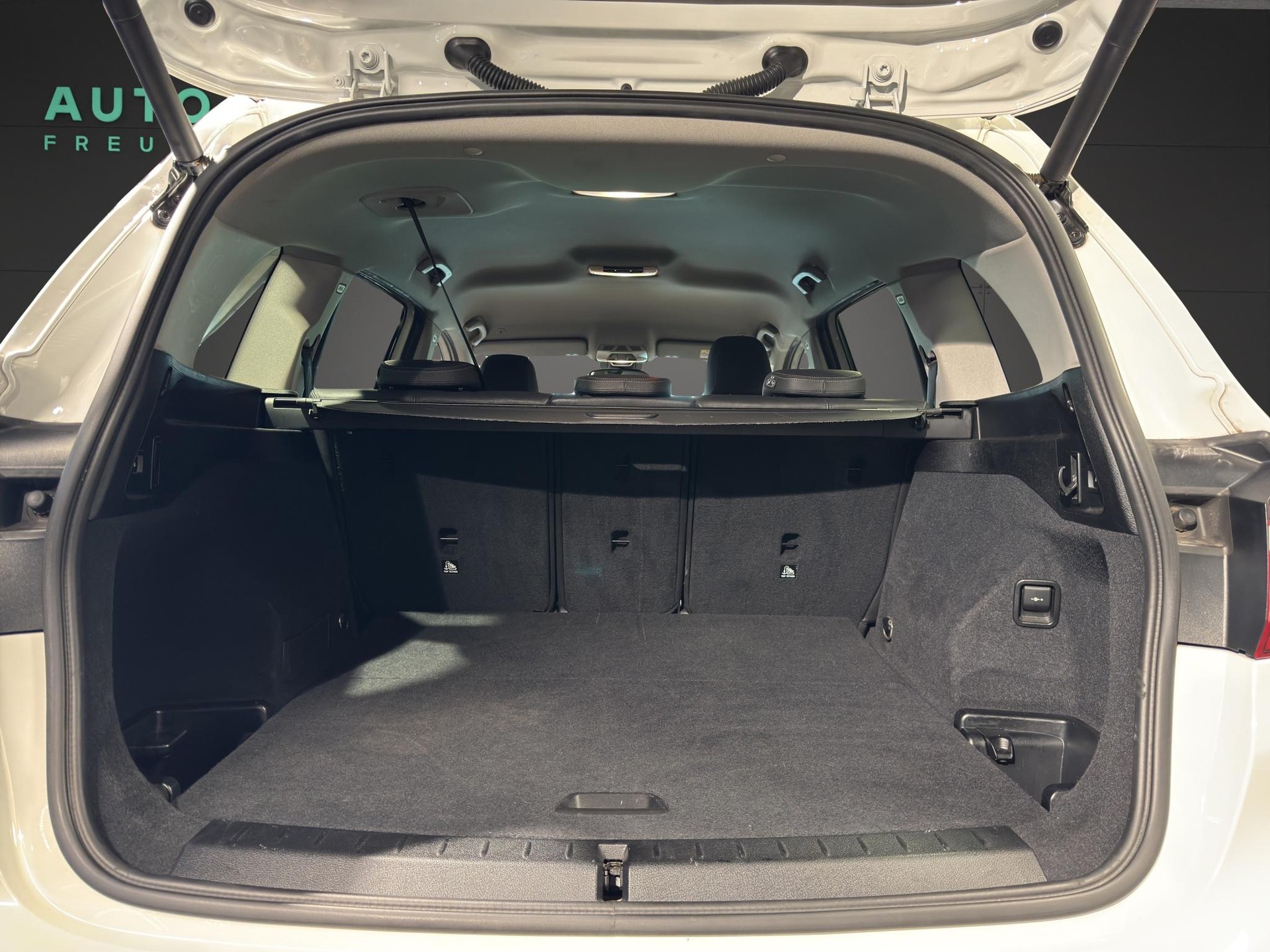 BMW 218d xDrive Gran Tourer-image-15