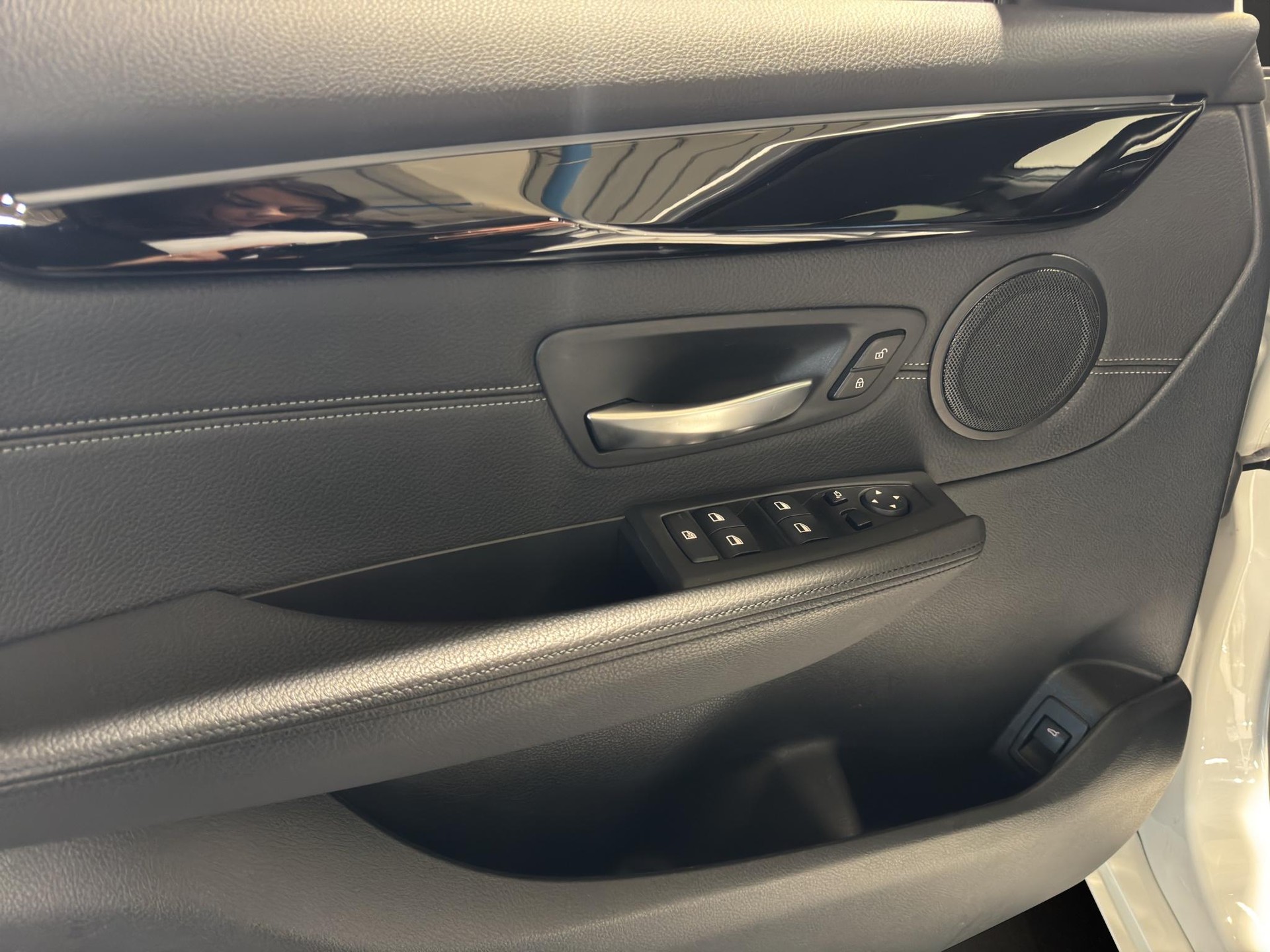 BMW 218d xDrive Gran Tourer-image-11
