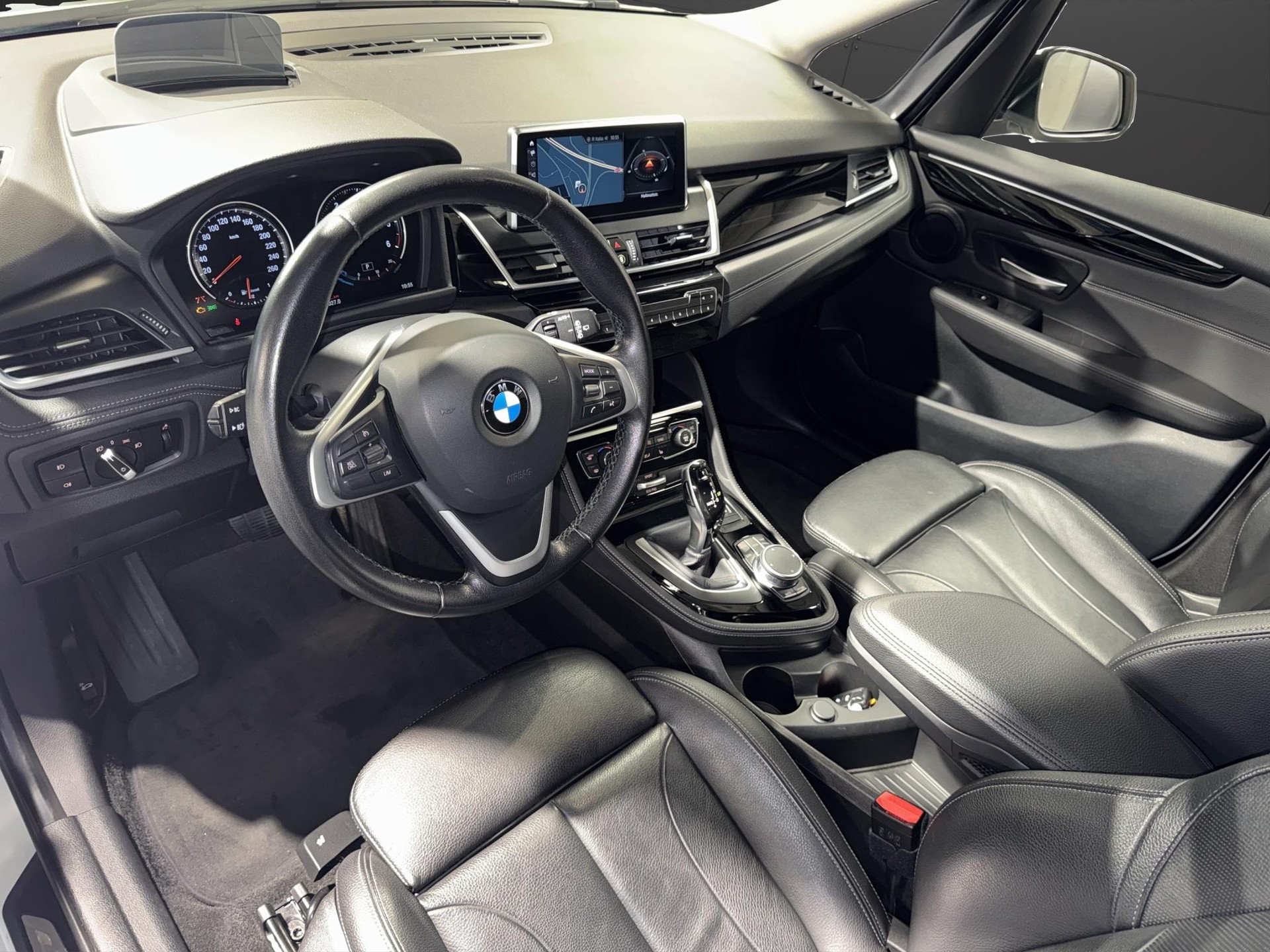 BMW 218d xDrive Gran Tourer-image-7