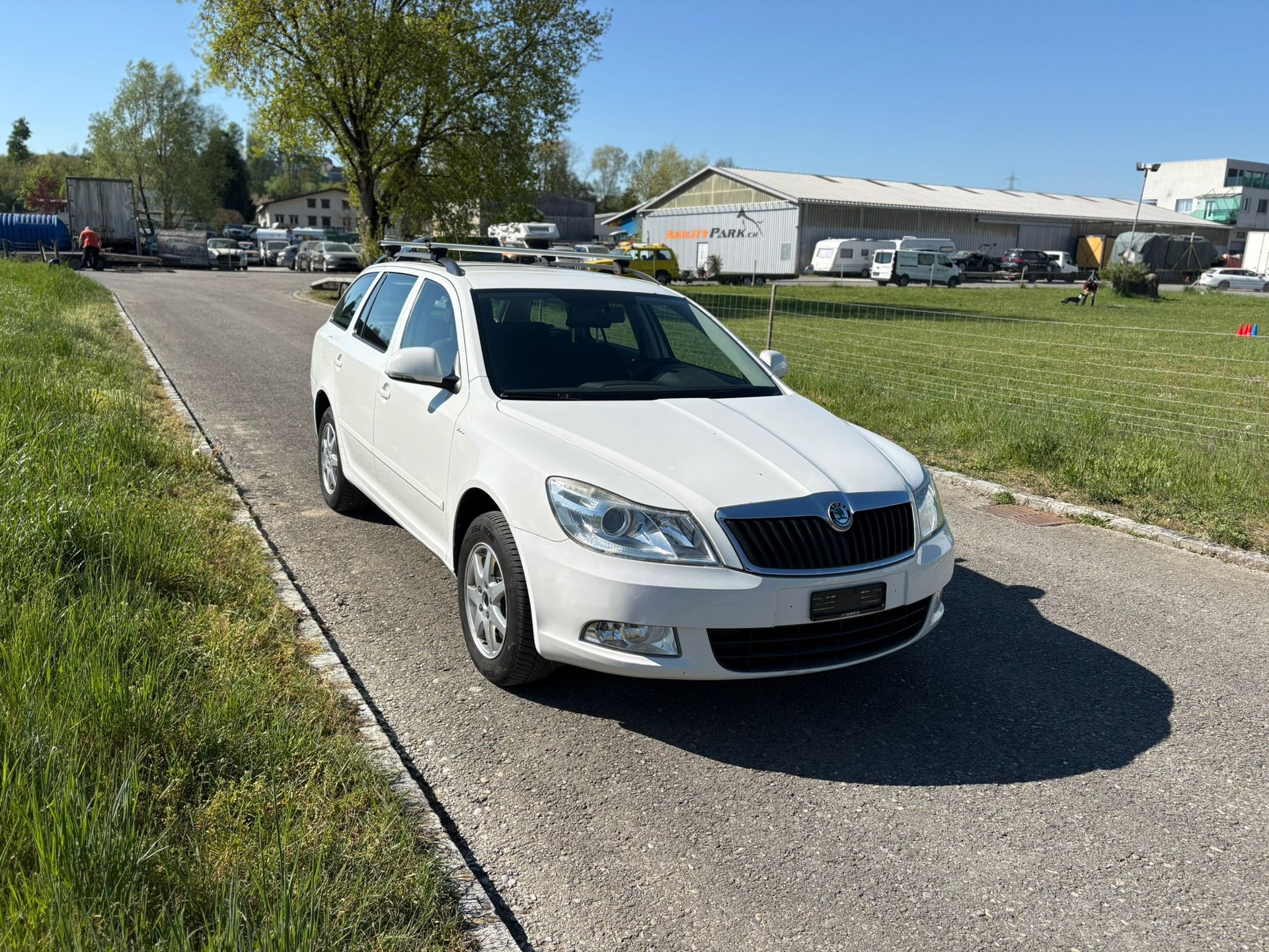 SKODA OCTAVIA-image-0