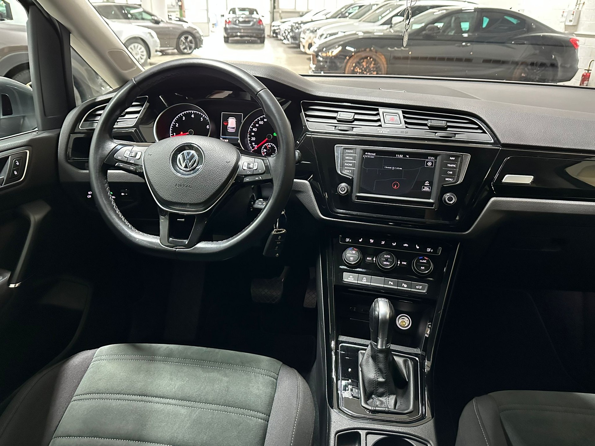 VW Touran 1.4 TSI Highline DSG-image-11