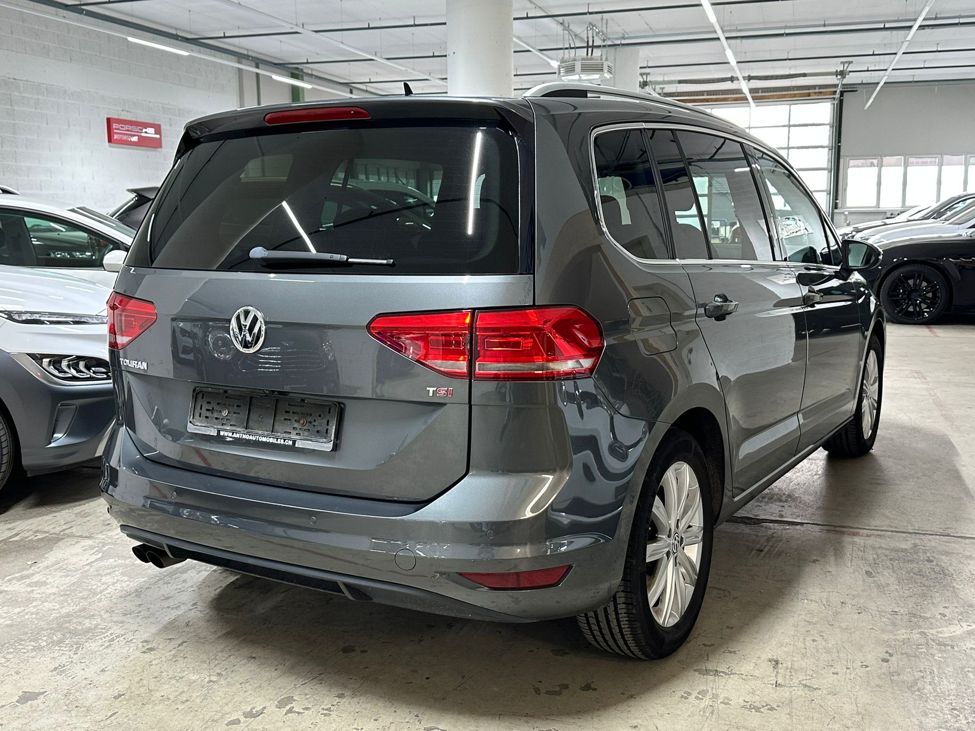VW Touran 1.4 TSI Highline DSG-image-3