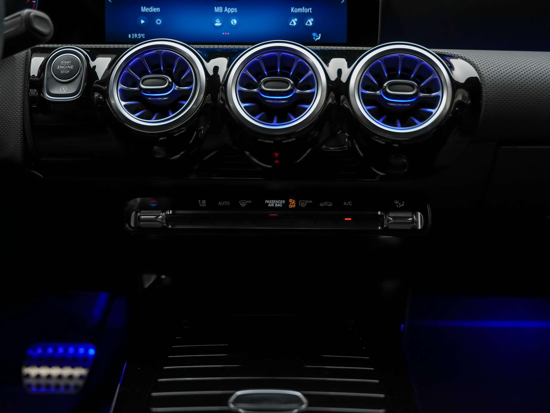 MERCEDES-BENZ A 200 AMG Line Limousine-image-21