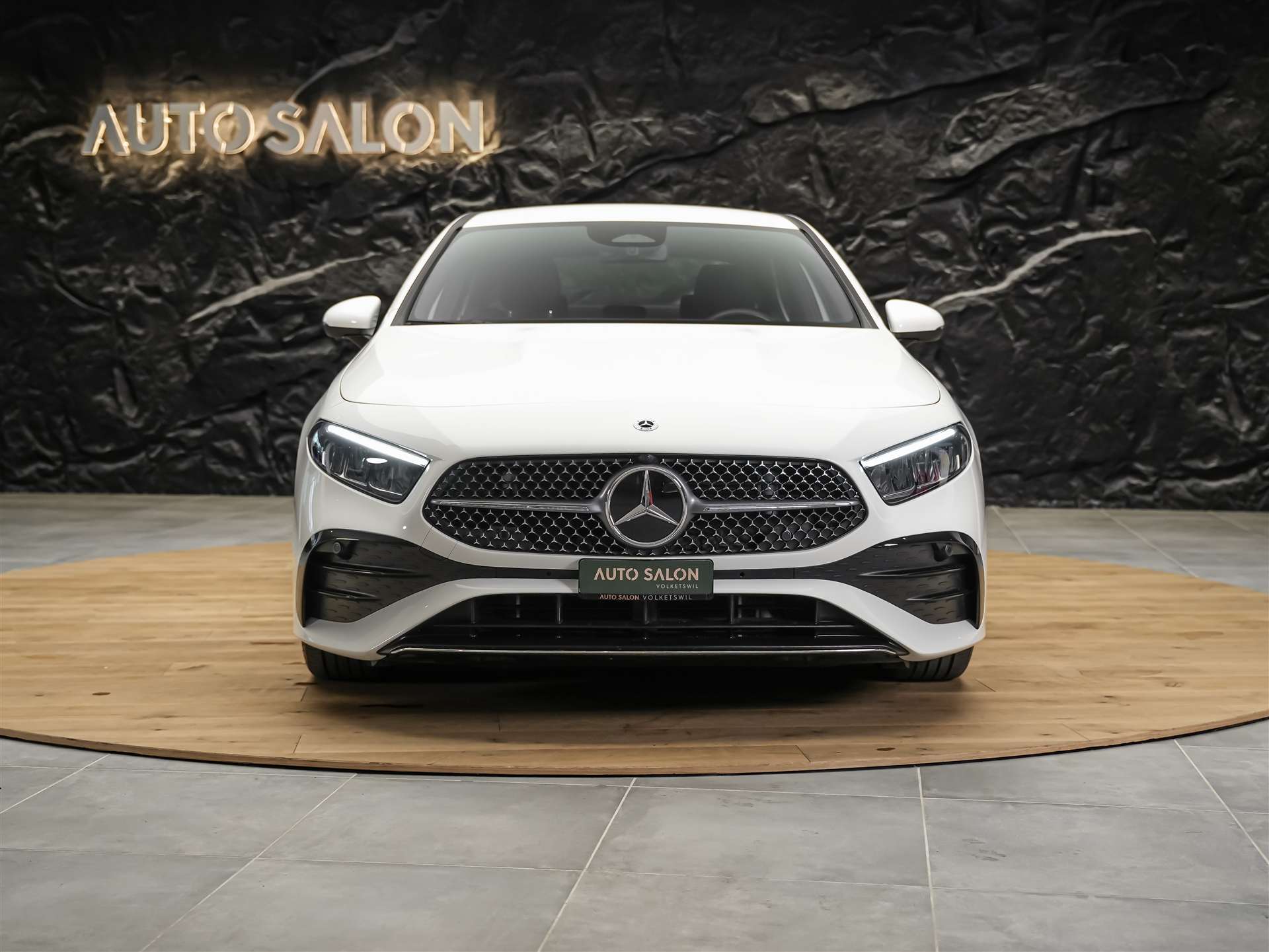 MERCEDES-BENZ A 200 AMG Line Limousine-image-6