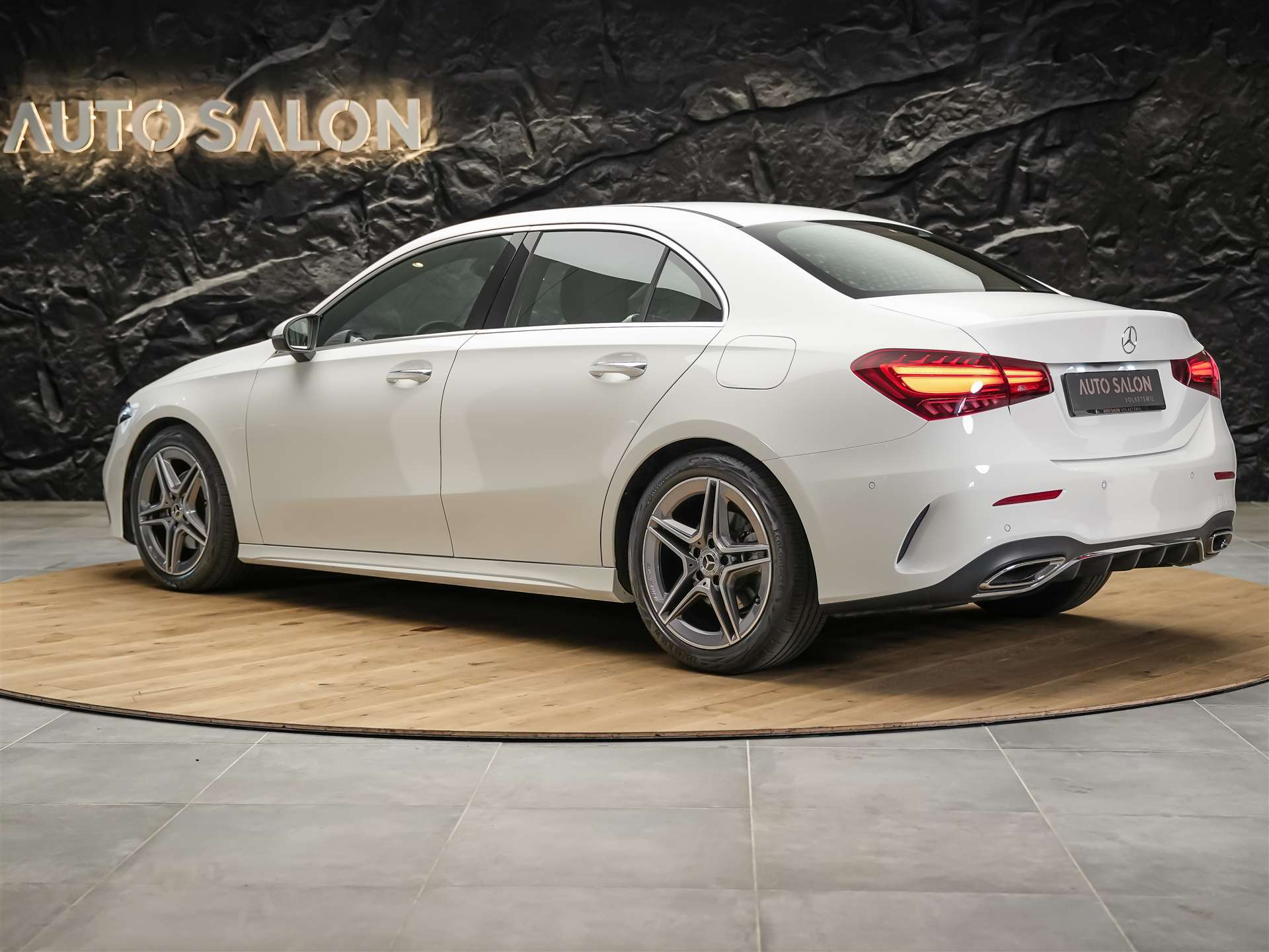 MERCEDES-BENZ A 200 AMG Line Limousine-image-2