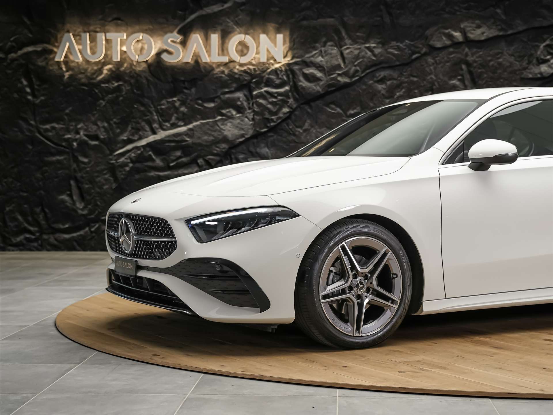MERCEDES-BENZ A 200 AMG Line Limousine-image-13