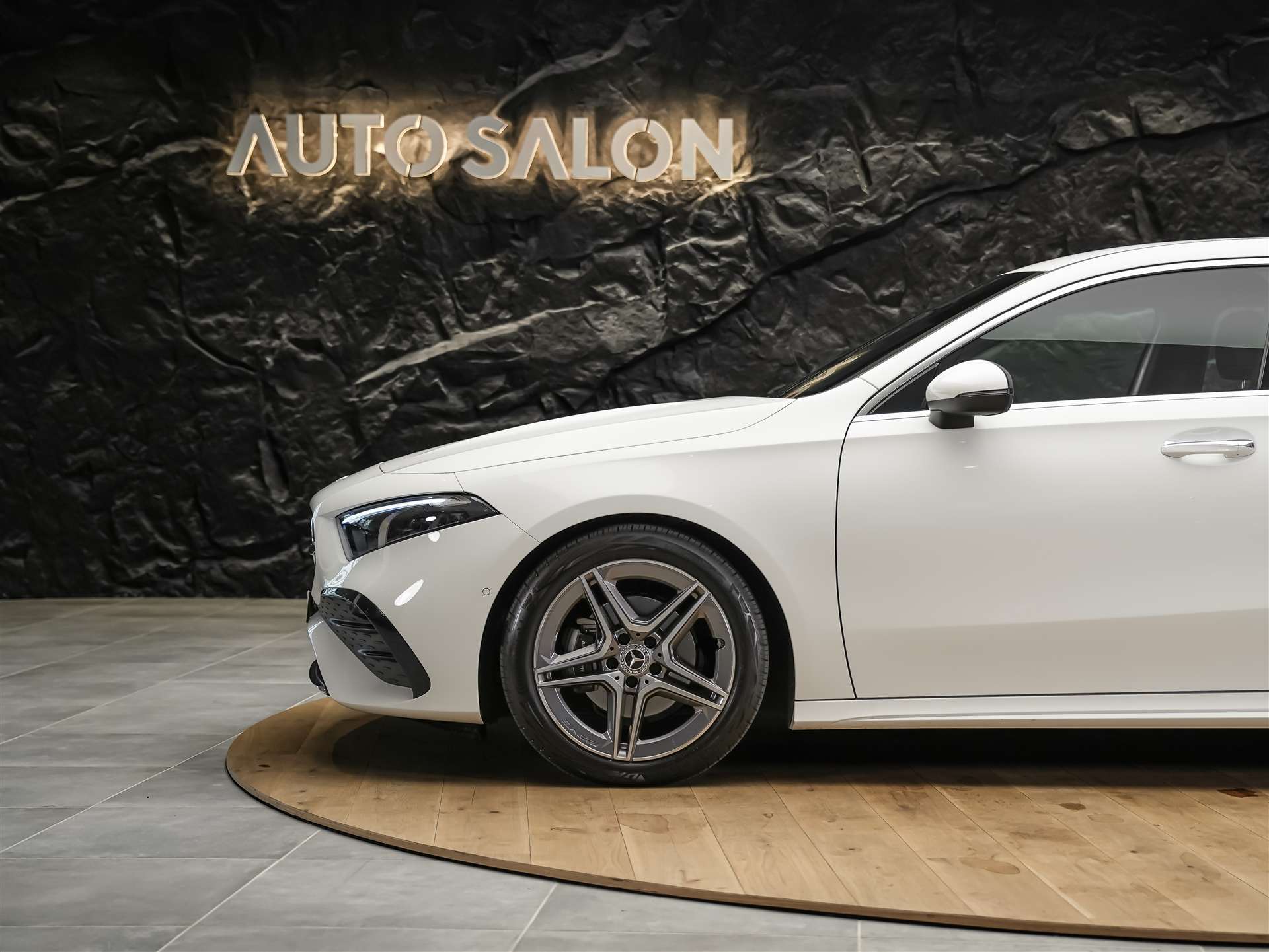 MERCEDES-BENZ A 200 AMG Line Limousine-image-14