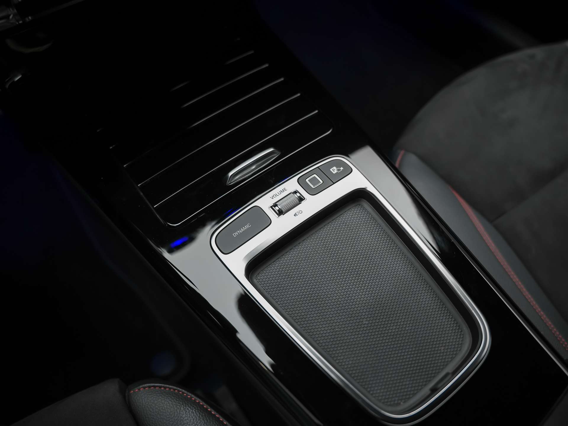 MERCEDES-BENZ A 200 AMG Line Limousine-image-23