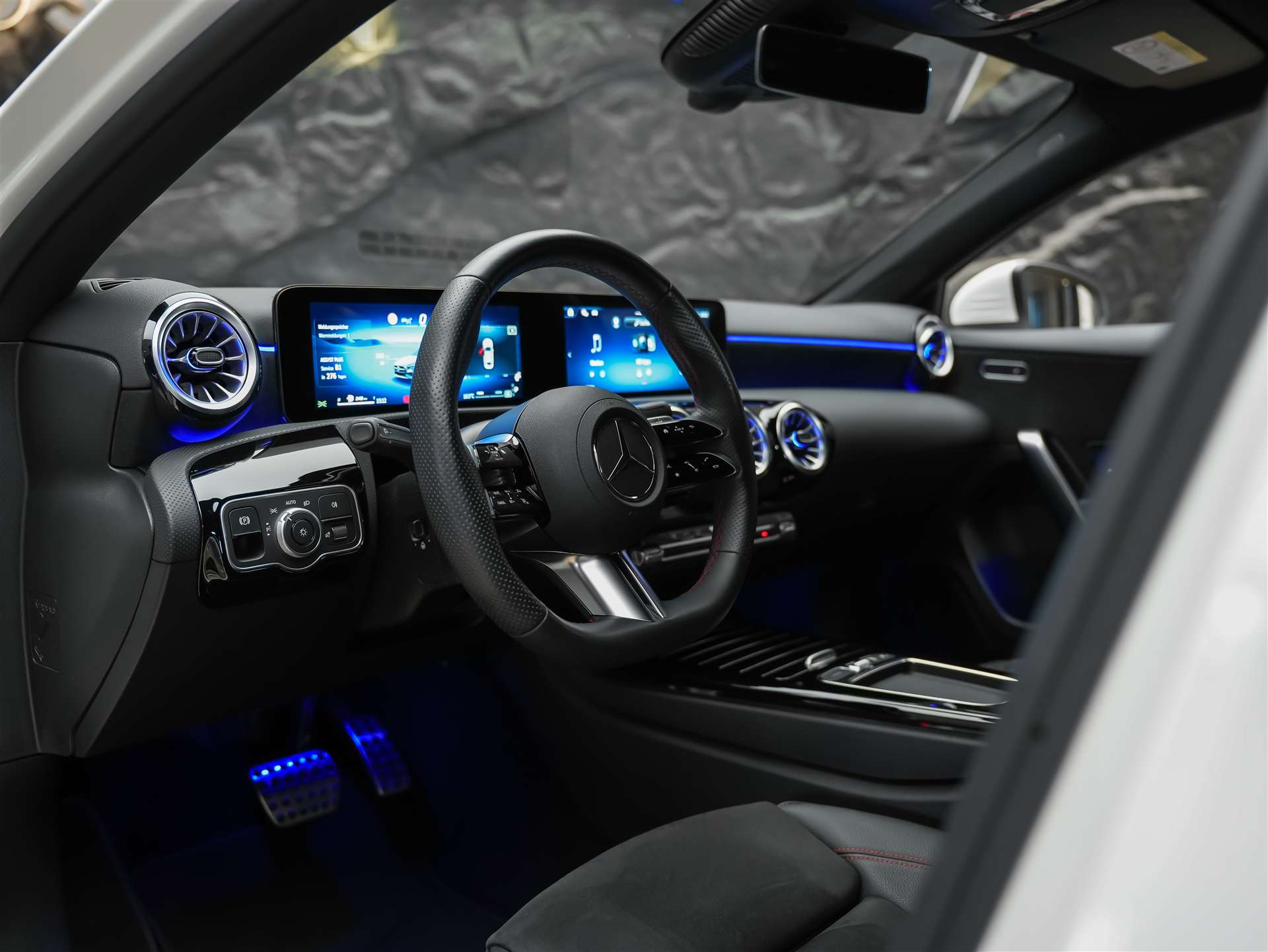 MERCEDES-BENZ A 200 AMG Line Limousine-image-7