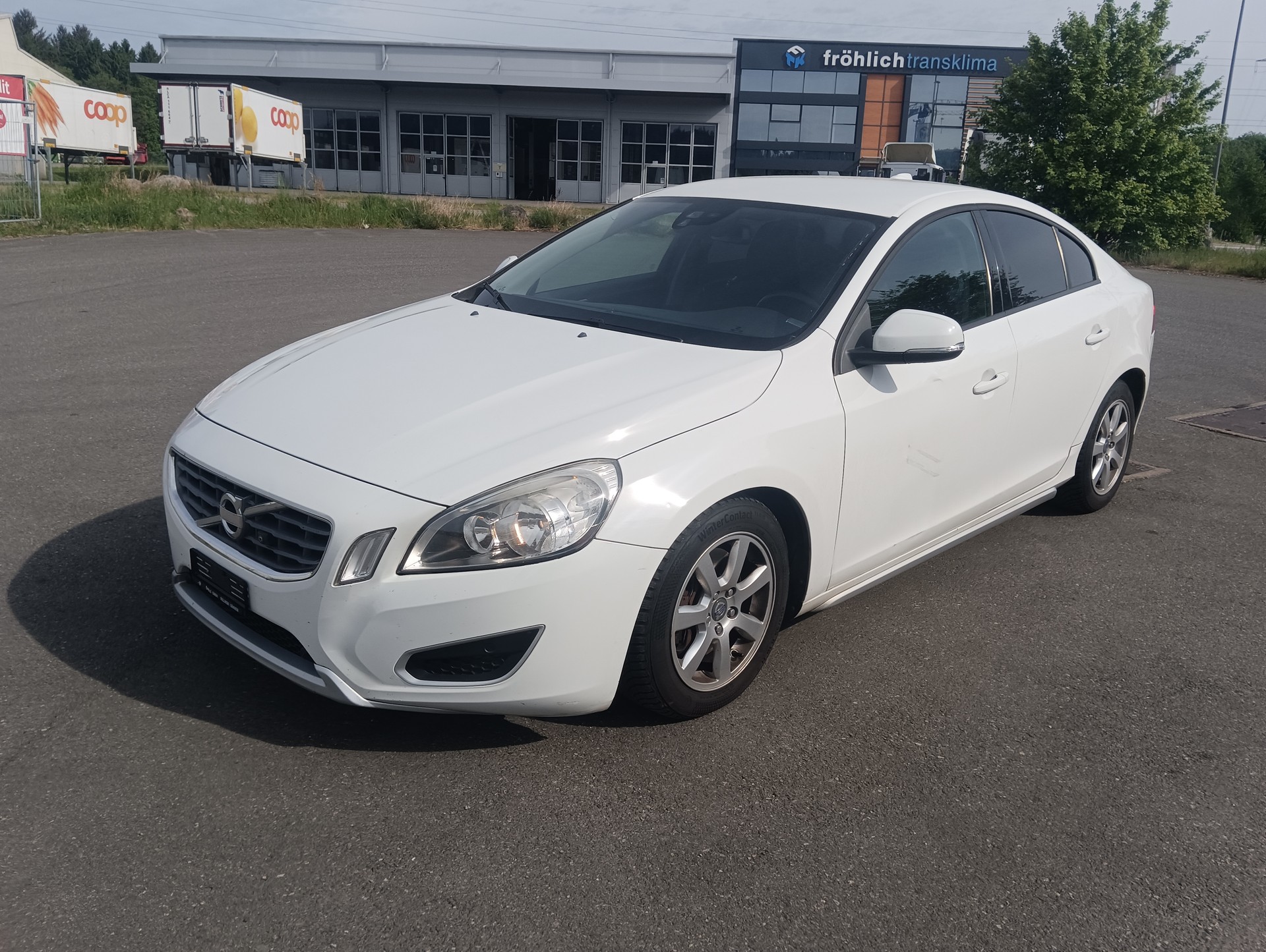 VOLVO S60 2.0T R-Design Powershift-image-7