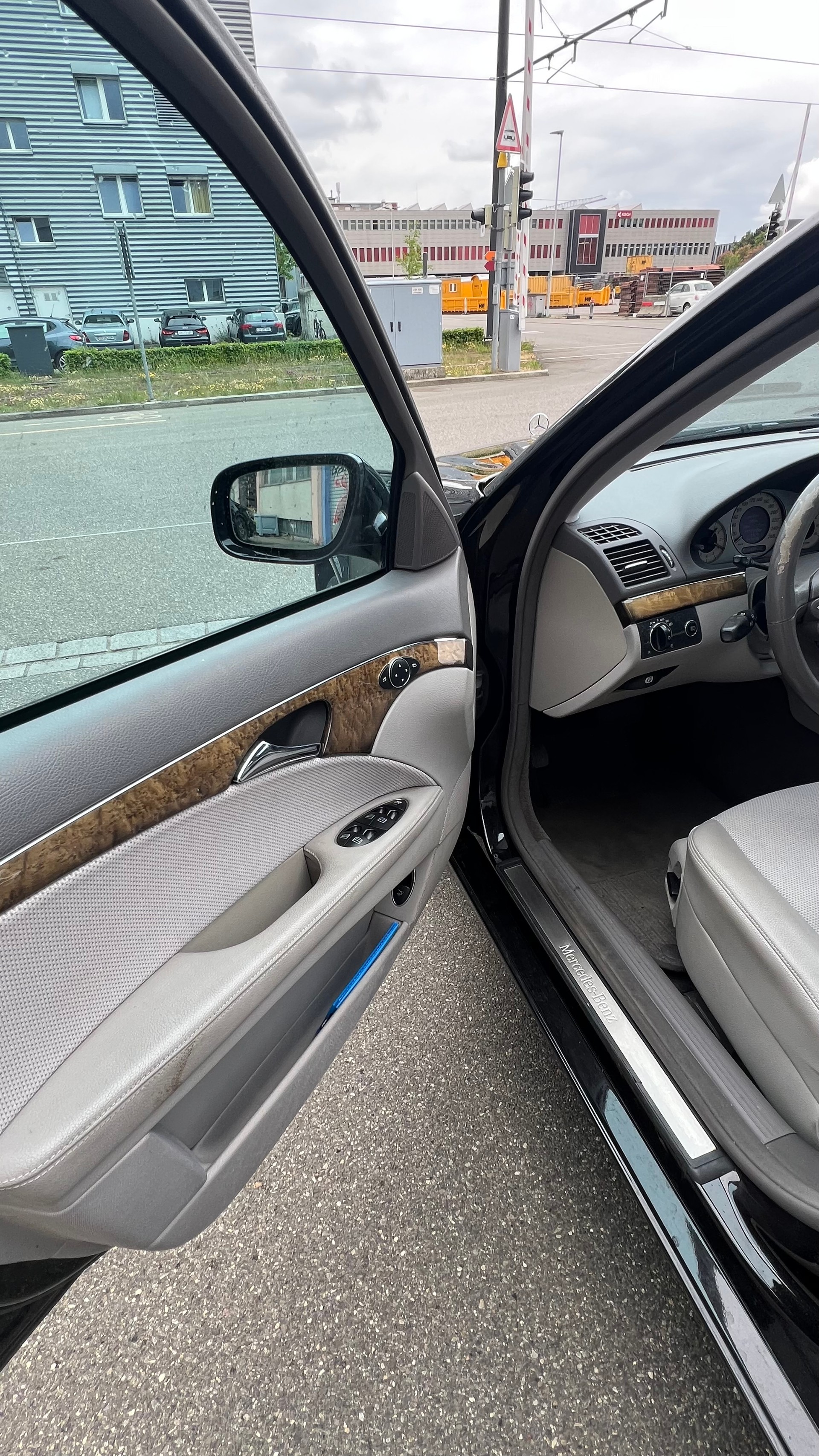 MERCEDES-BENZ E 280 Avantgarde 4Matic Automatic-image-10