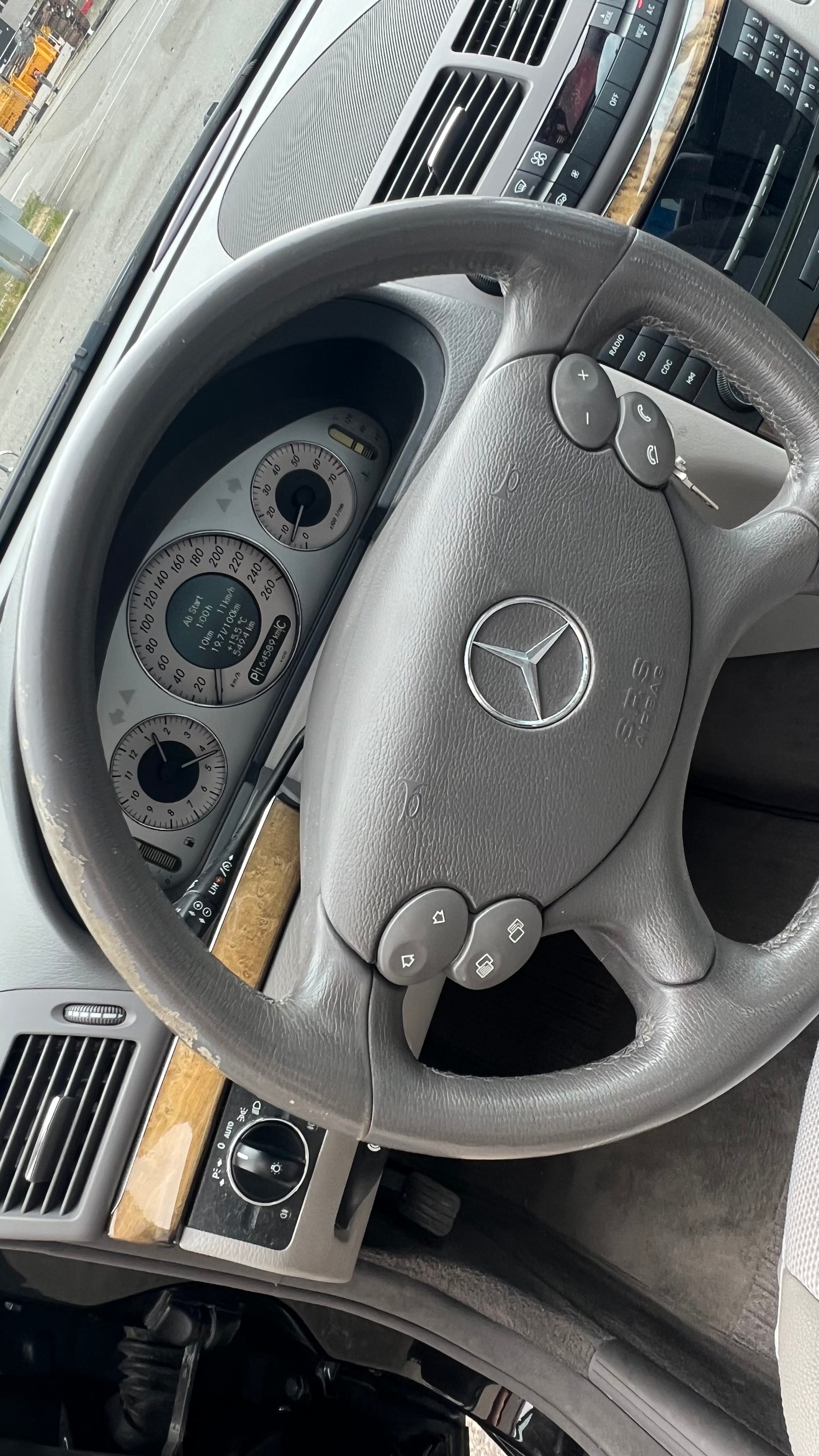 MERCEDES-BENZ E 280 Avantgarde 4Matic Automatic-image-11