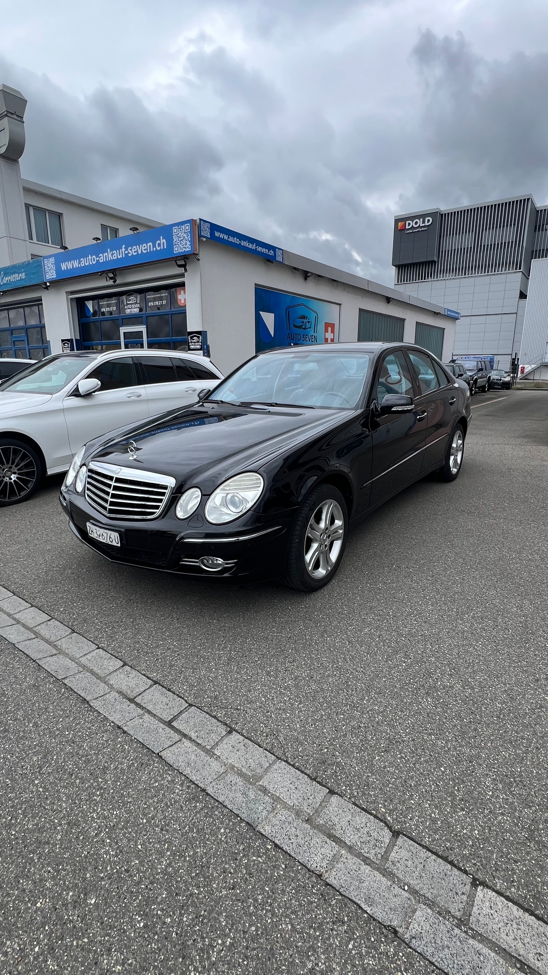 MERCEDES-BENZ E 280 Avantgarde 4Matic Automatic-image-1