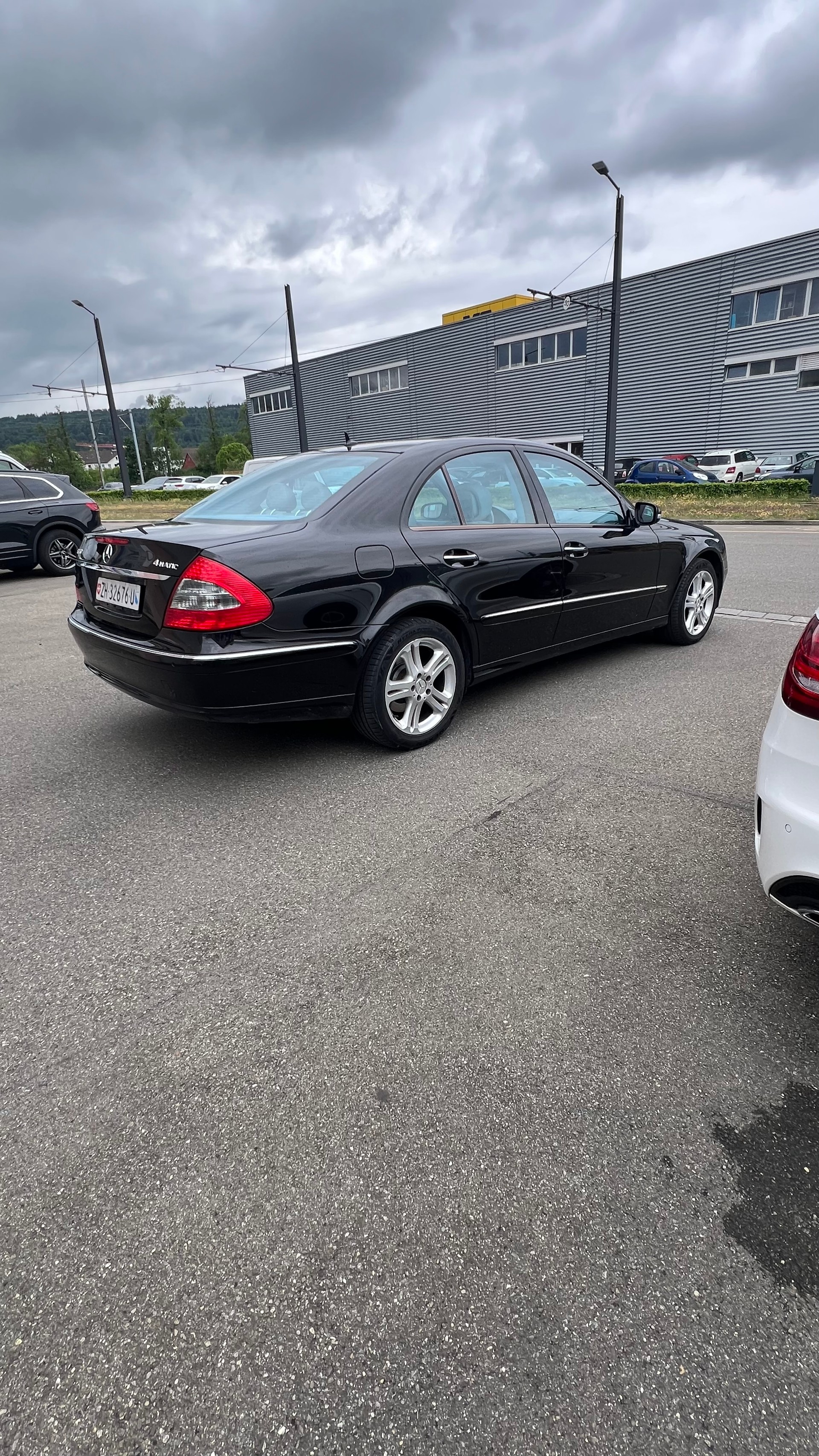MERCEDES-BENZ E 280 Avantgarde 4Matic Automatic-image-6