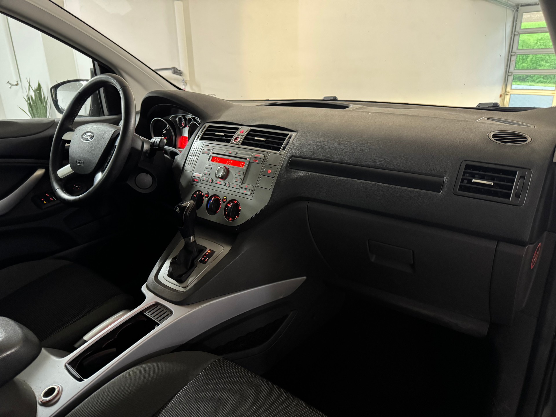 FORD Kuga 2.5 Turbo 4WD Automatic-image-10