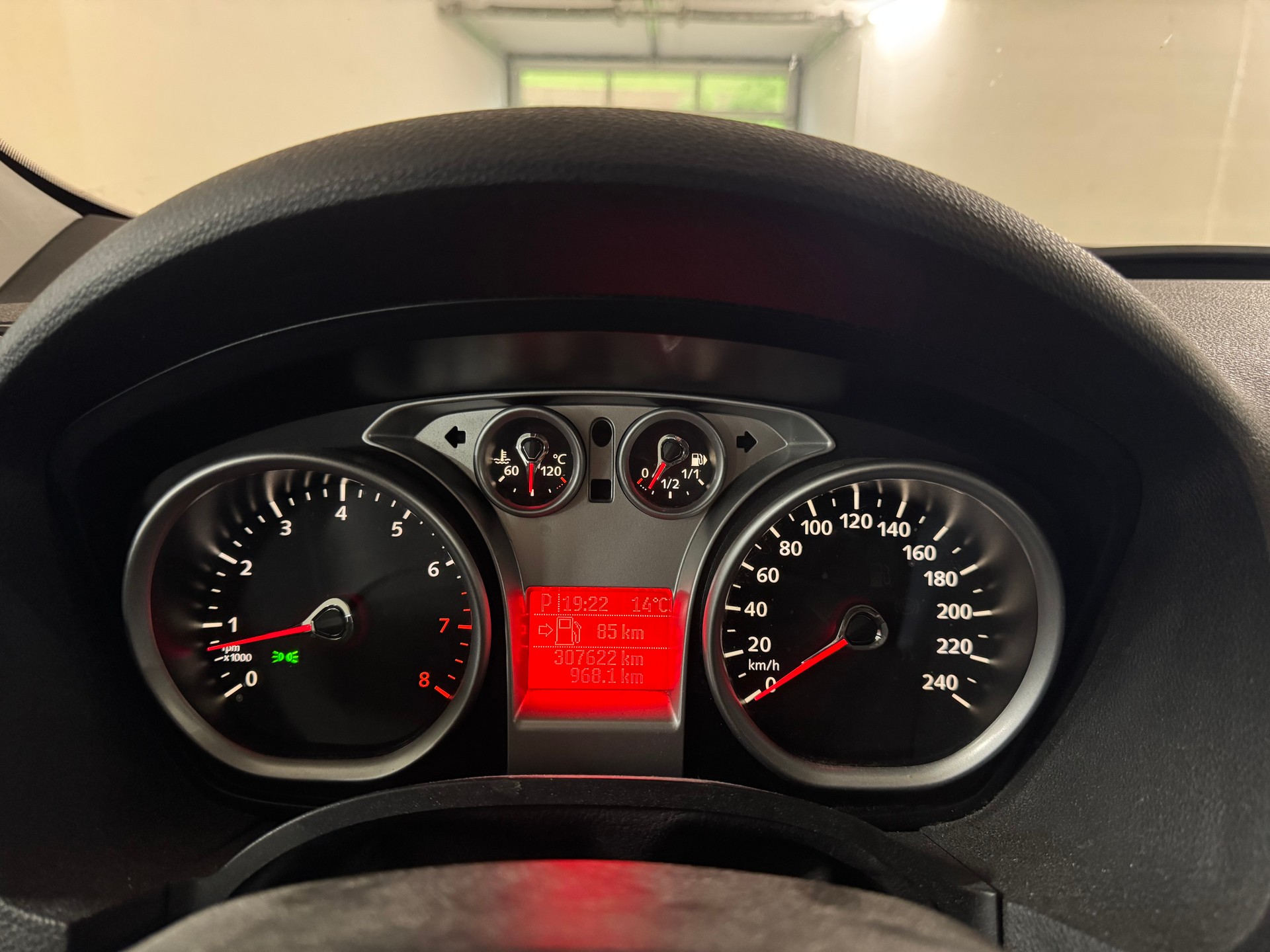 FORD Kuga 2.5 Turbo 4WD Automatic-image-11