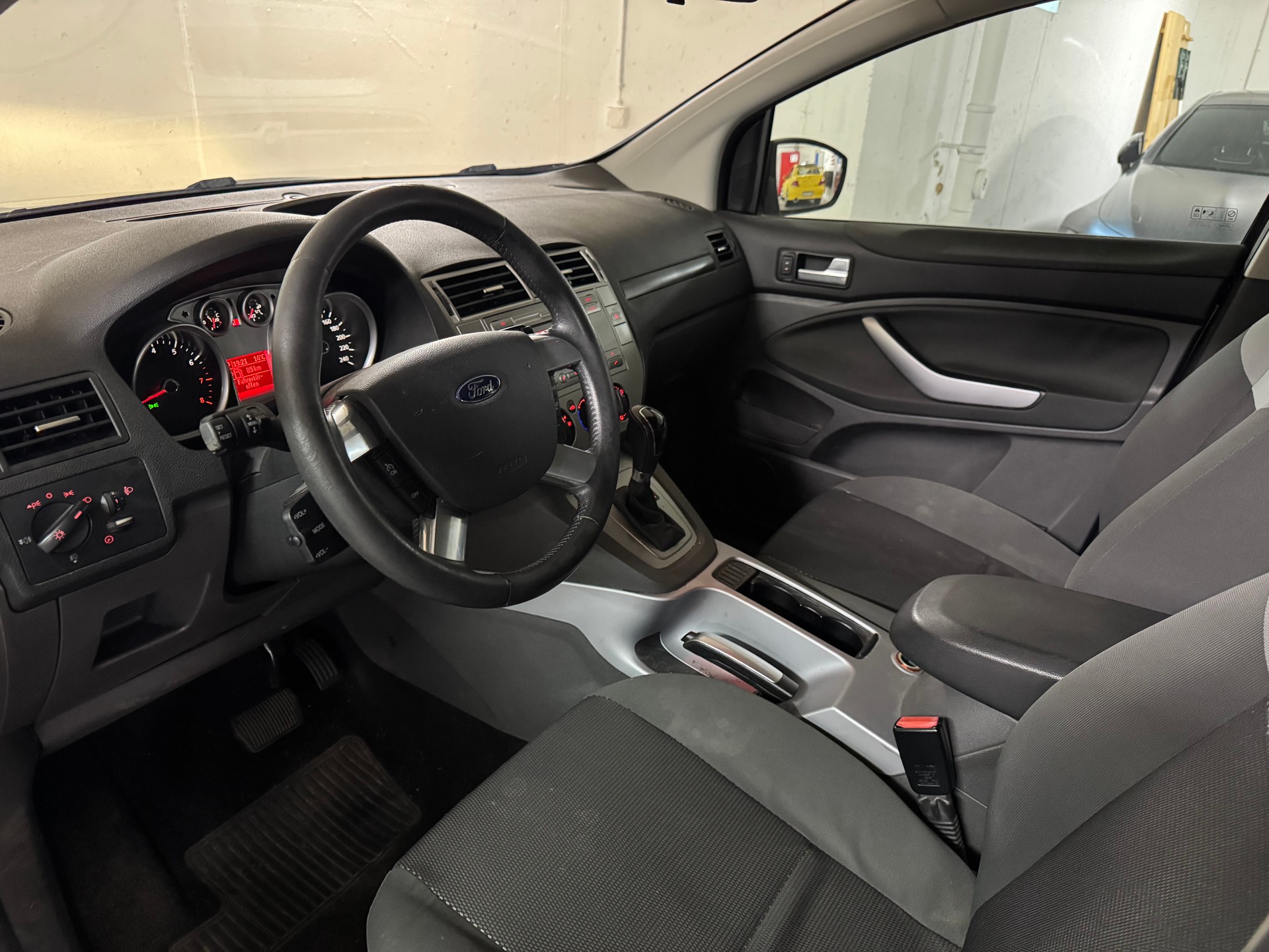 FORD Kuga 2.5 Turbo 4WD Automatic-image-7