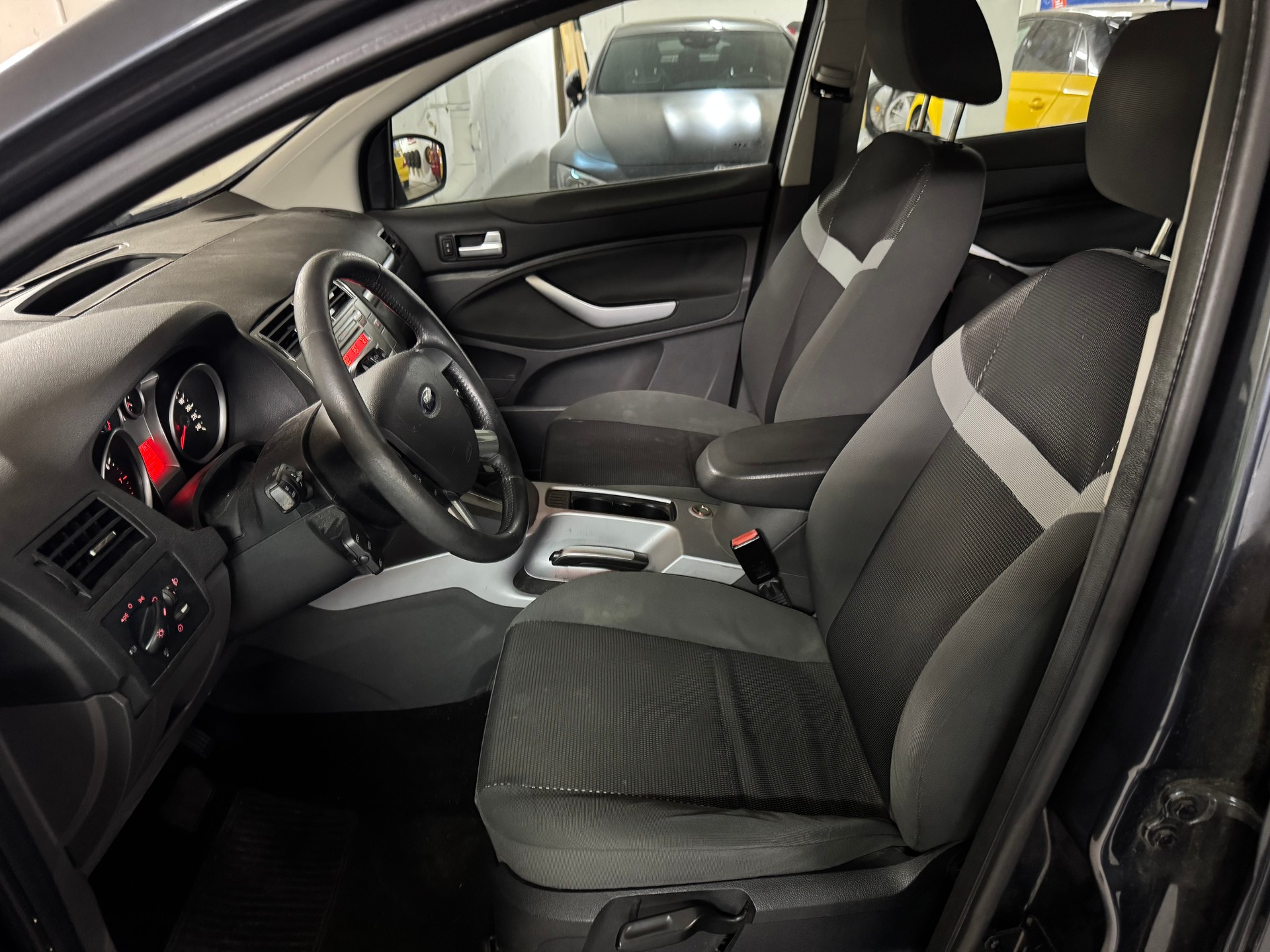 FORD Kuga 2.5 Turbo 4WD Automatic-image-8
