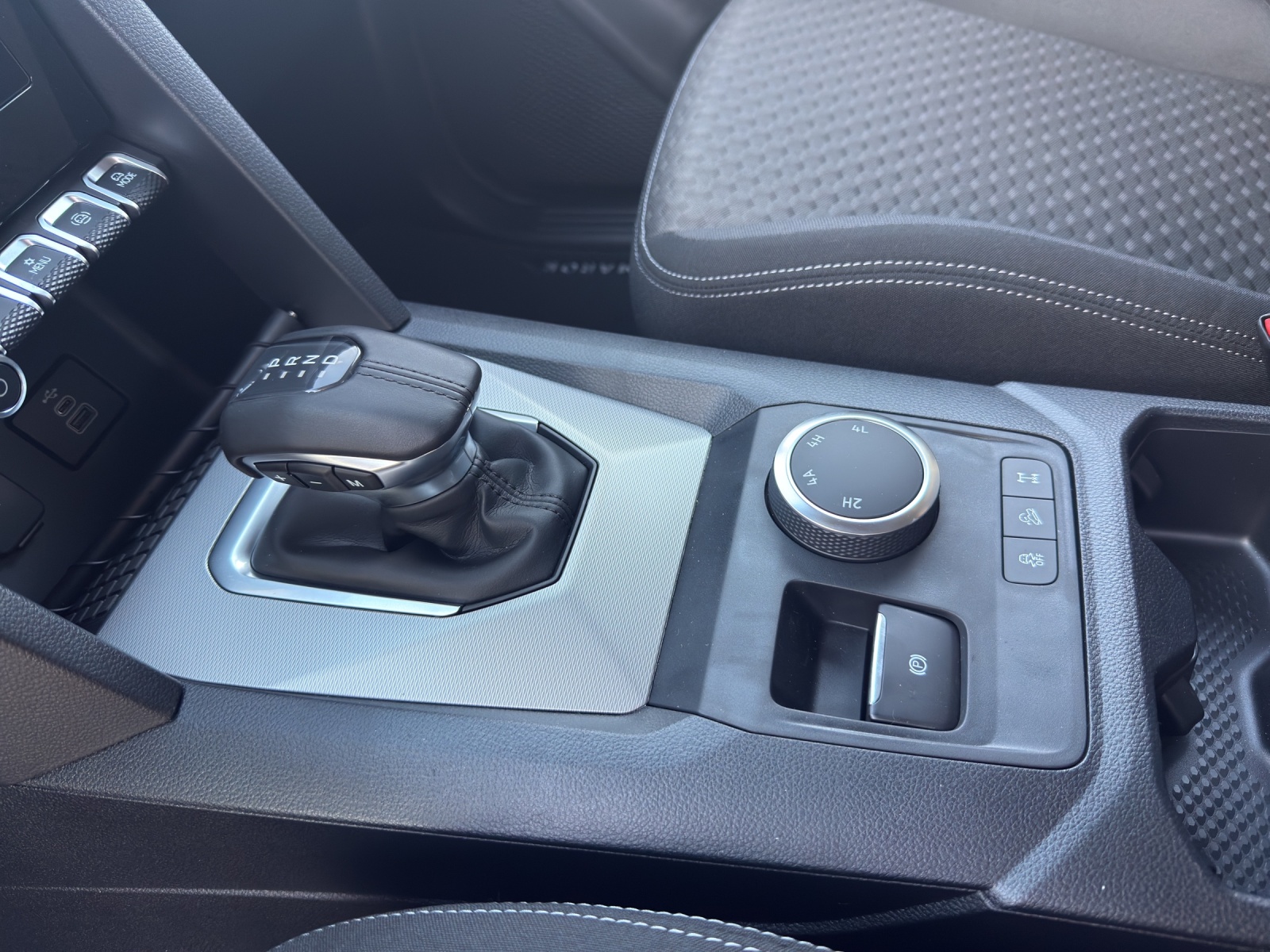 VW Amarok 2.0TDI Life-image-13