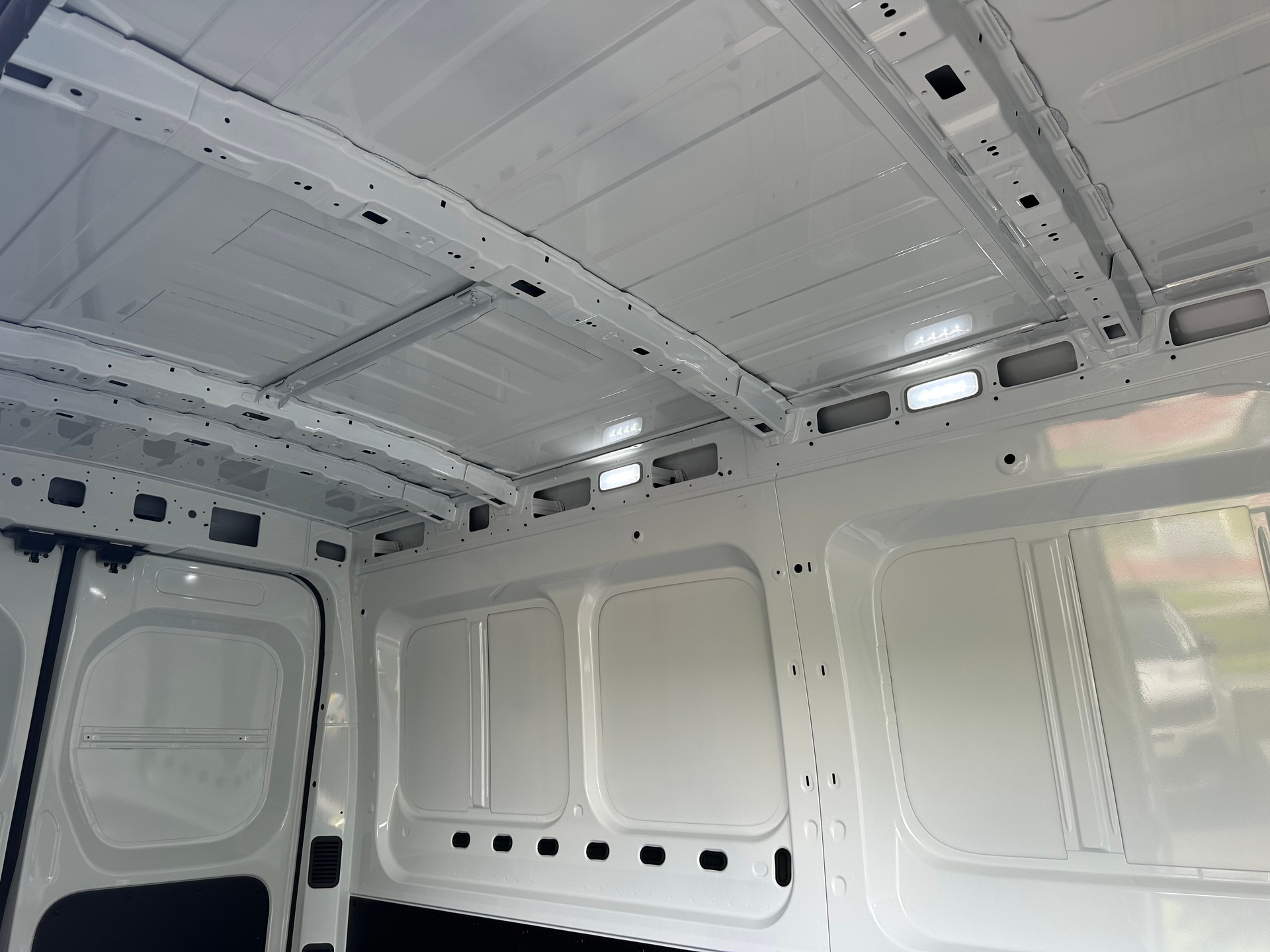 MAXUS Deliver 9 2.0D L3H2 FWD Base-image-15