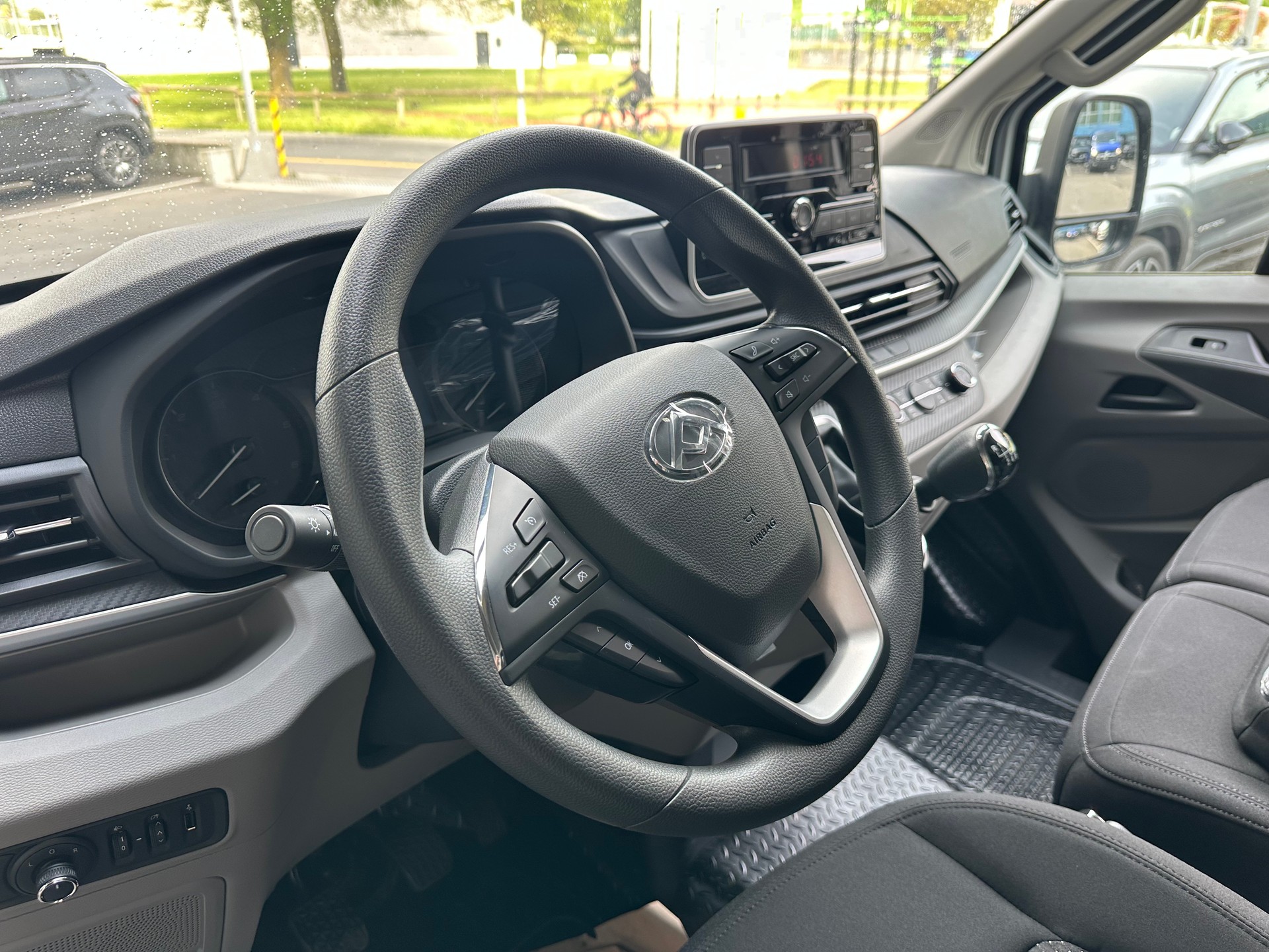 MAXUS Deliver 9 2.0D L3H2 FWD Base-image-10