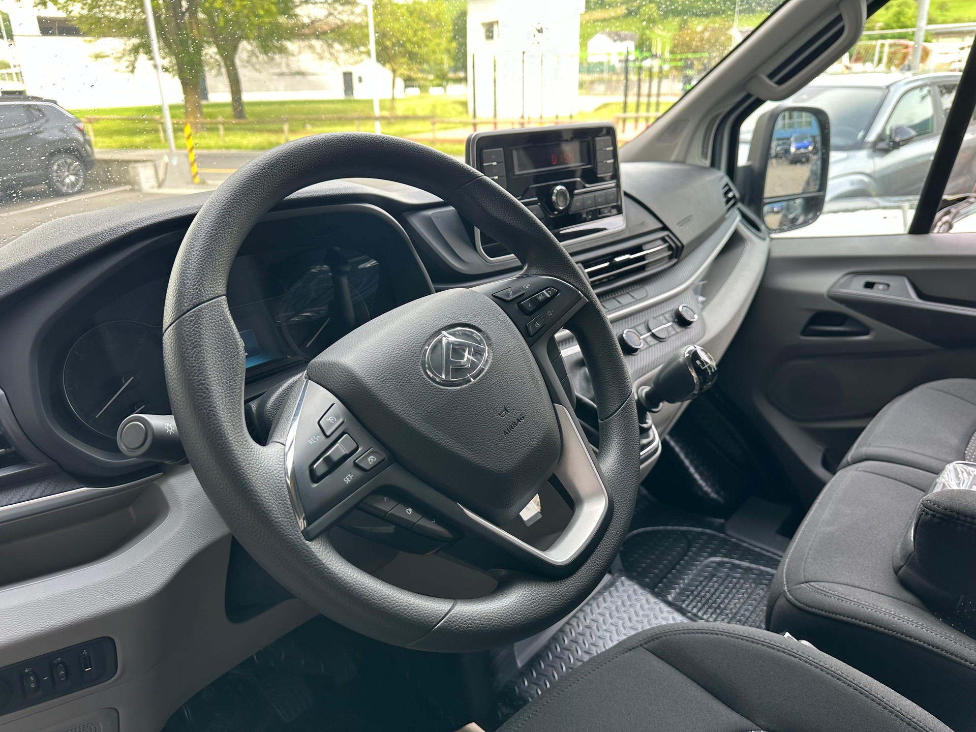 MAXUS Deliver 9 2.0D L3H2 FWD Base-image-9