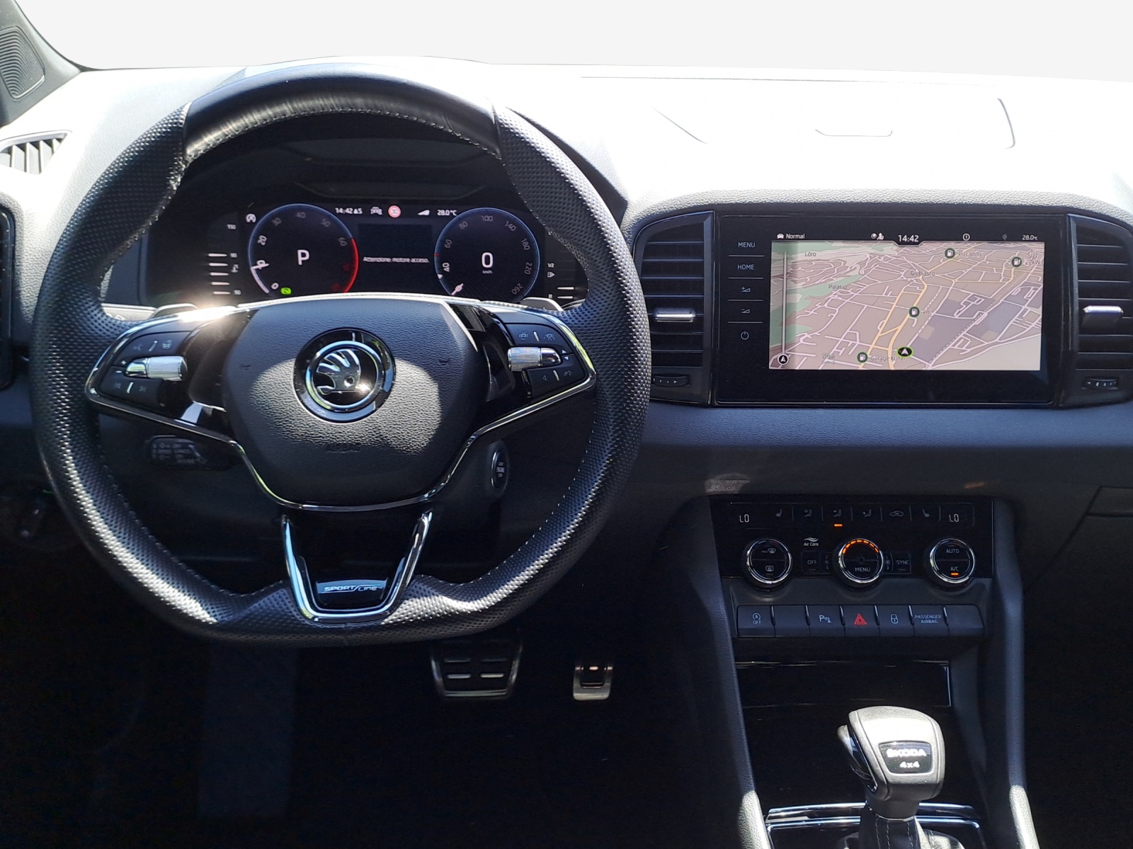 SKODA Karoq 2.0 TSI SportLine 4x4 DSG-image-9